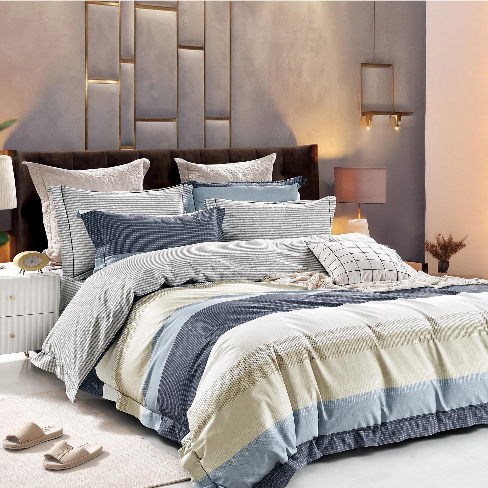 Home collection Parure housse de couette en polycoton Lygor. Coloris disponibles : Bleu
