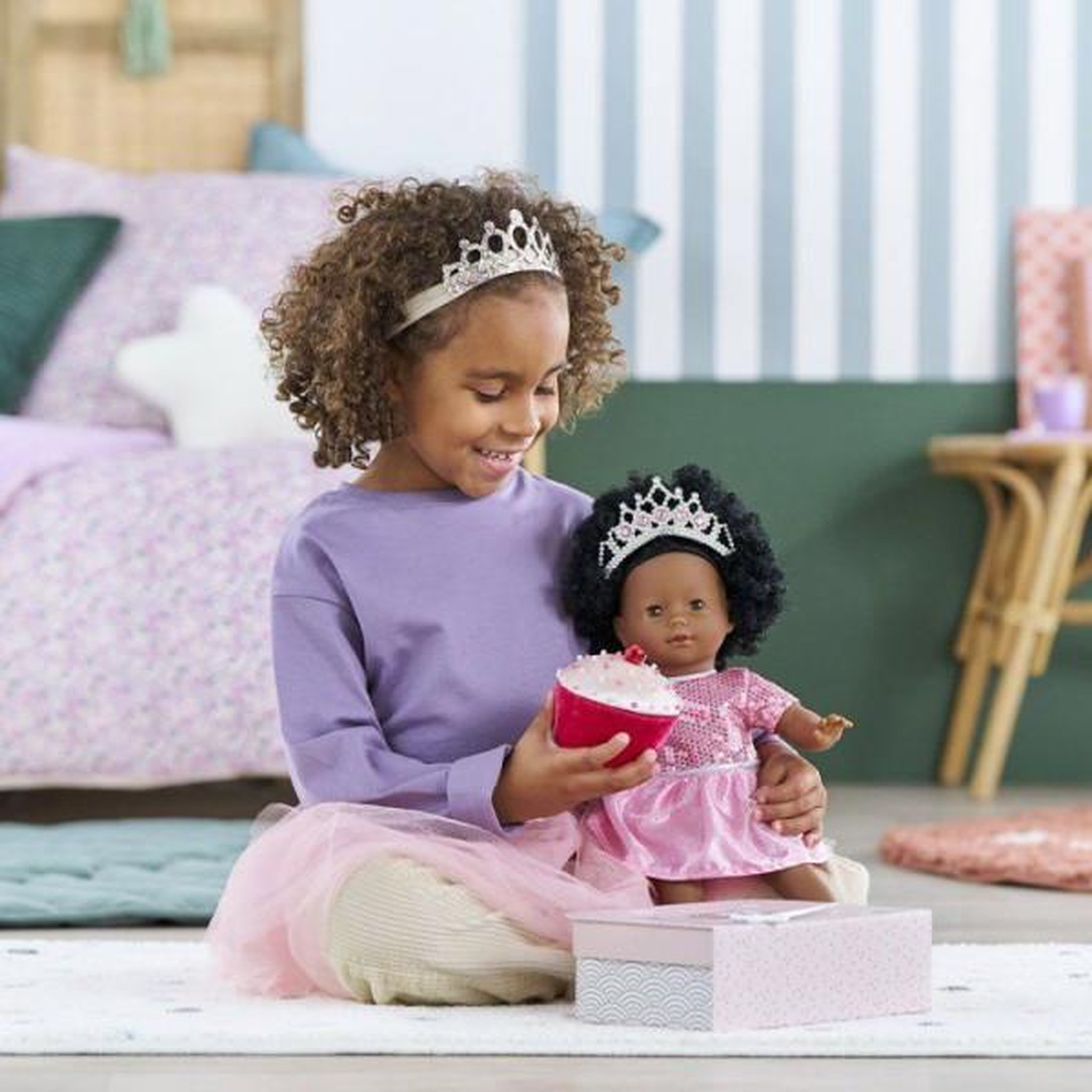 Voir la diapositive 3 : COROLLE Mc Coffret Princesse Anniversaire poupee 36 cm