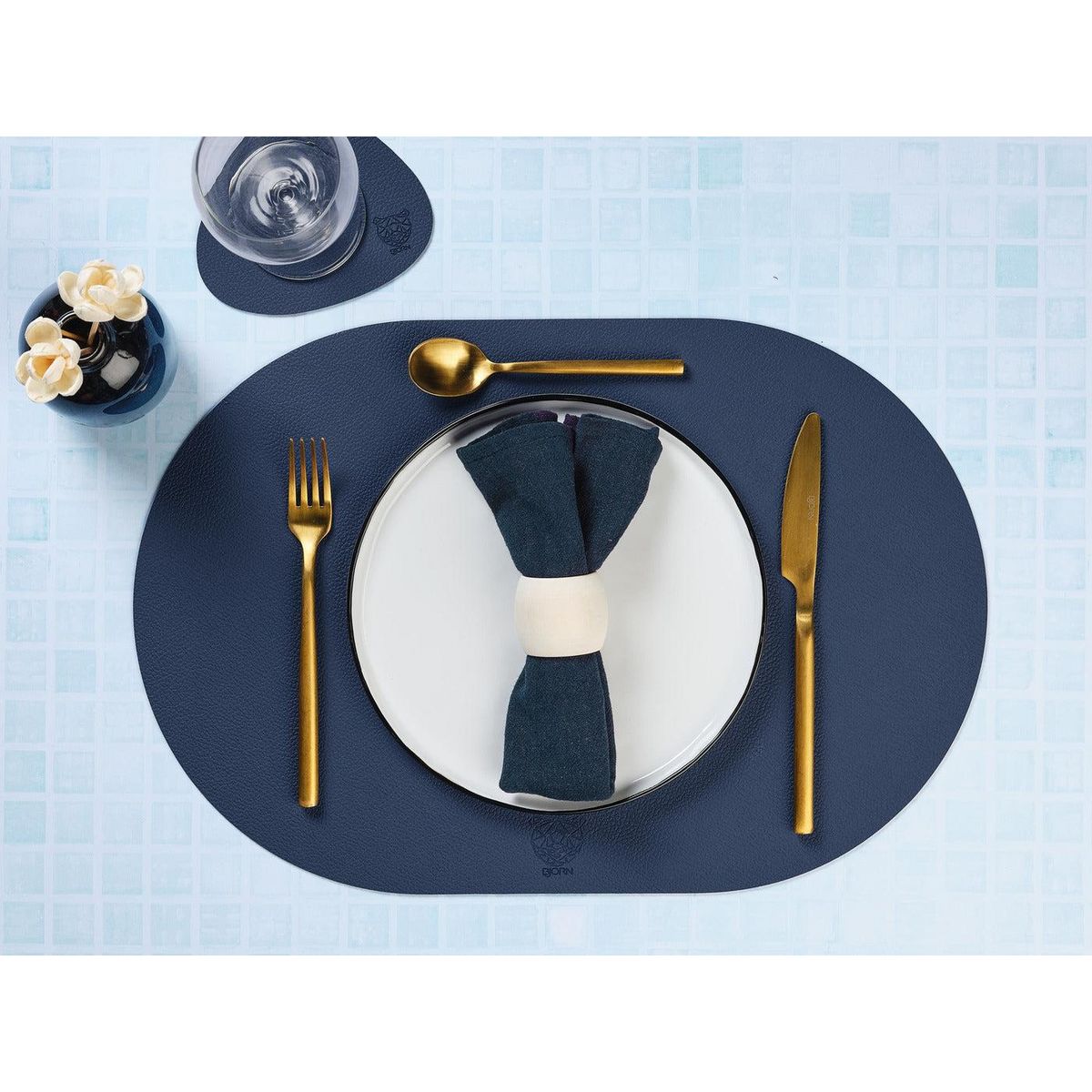 BJORN Set de table ovale réversible - 6 pièces - Cuir recyclé bleu nuit et gris anthracite