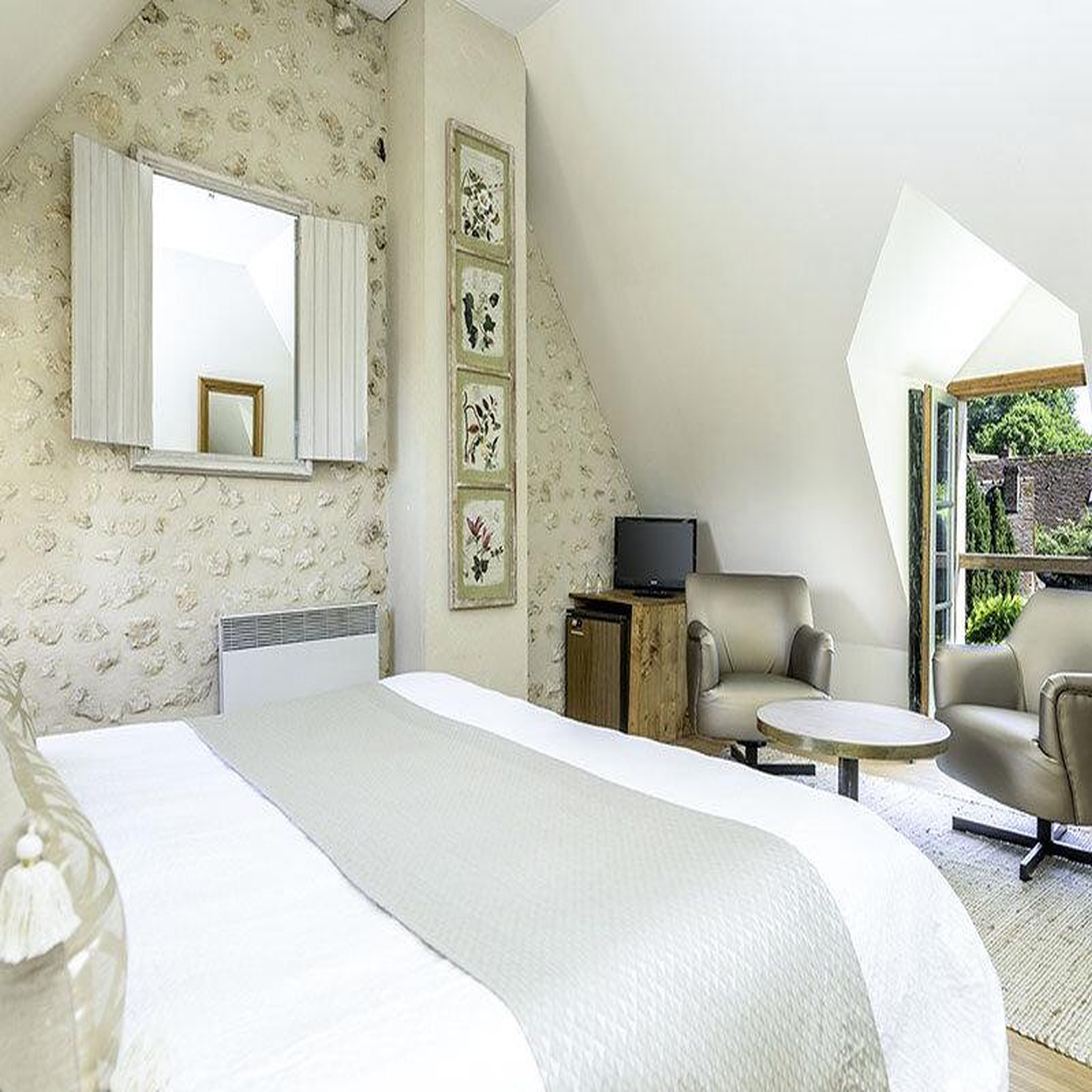 Voir la diapositive 2 : Smartbox Séjour en château 4* avec dîner gastronomique dans le perche - coffret cadeau séjour