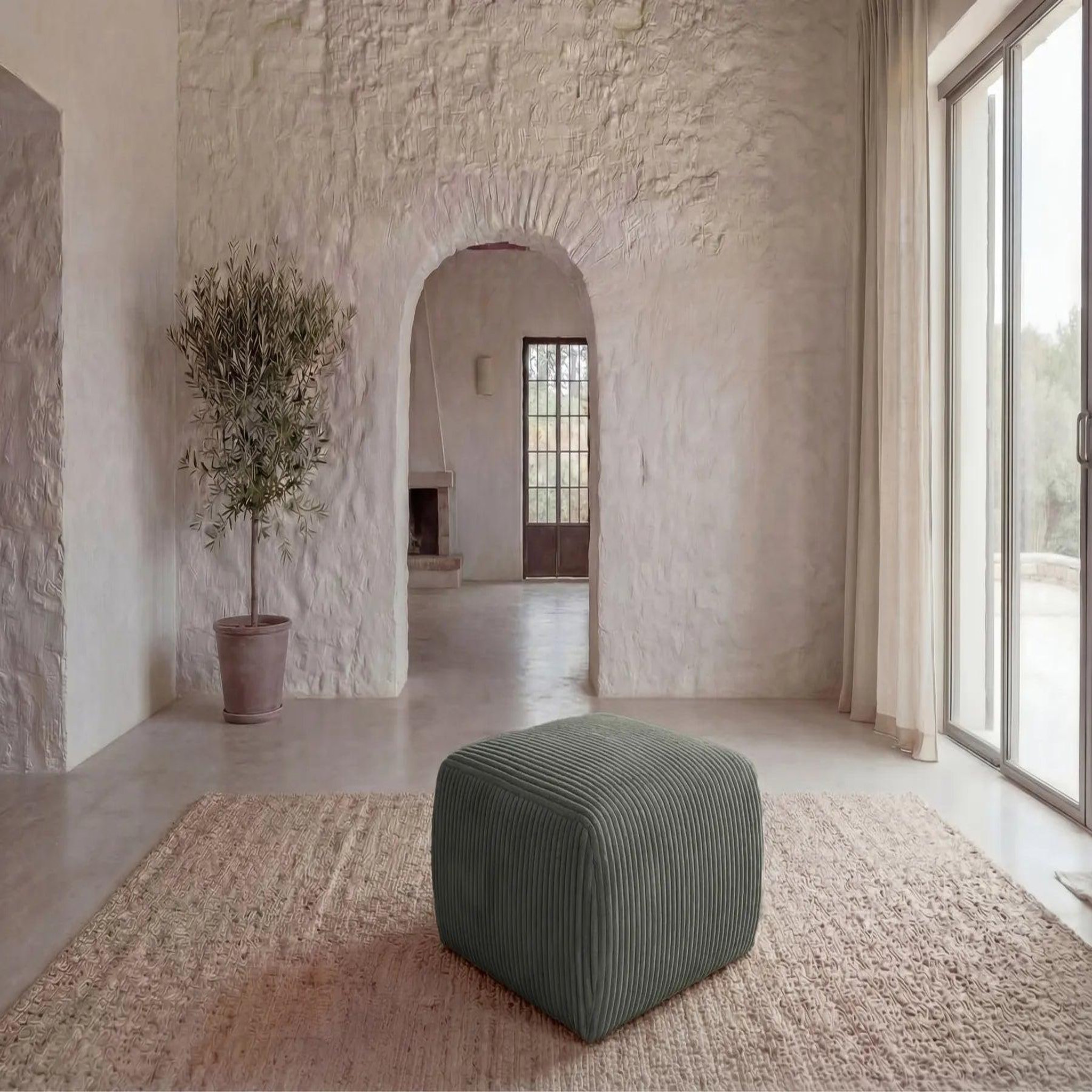Voir la diapositive 2 : CASANOVA PARIS Elio - pouf velours côtelé