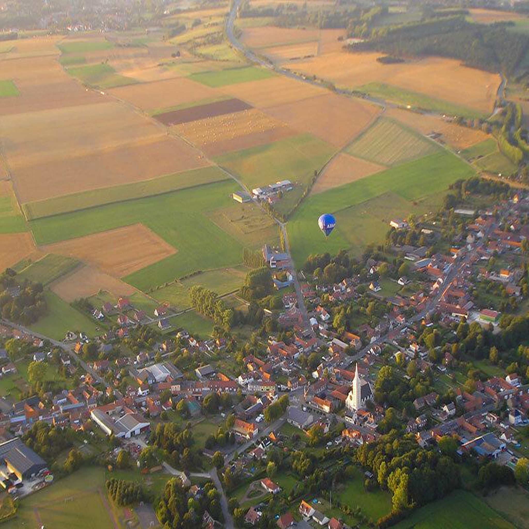 Voir la diapositive 2 : Smartbox Vol en montgolfière dans le nord-pas-de-calais - coffret cadeau sport & aventure