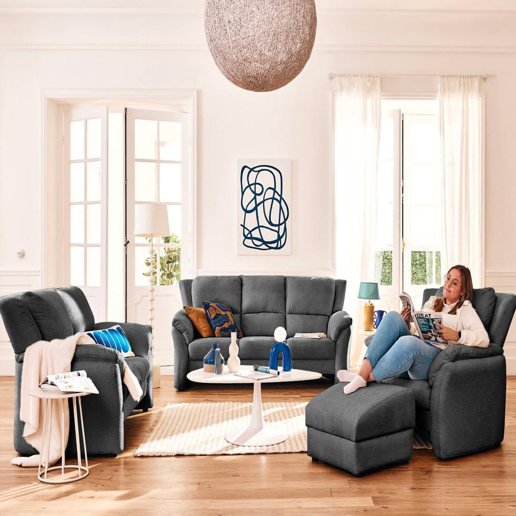 Voir la diapositive 3 : LISA DESIGN Bastille - fauteuil en tissu velours relief