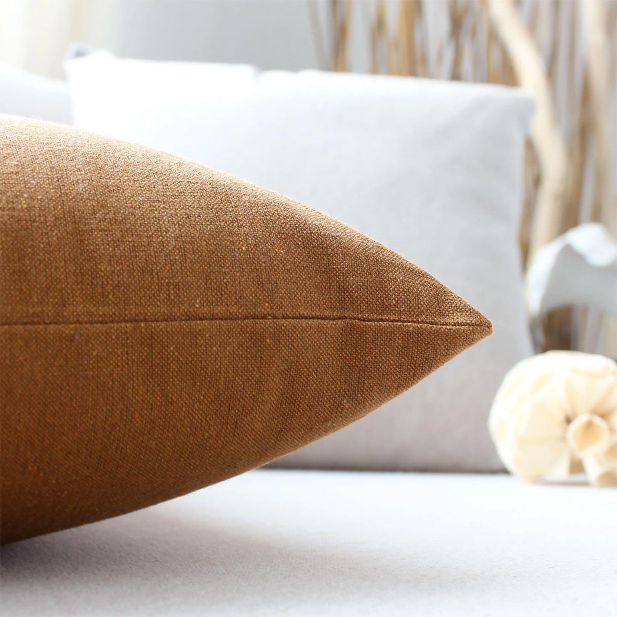 Voir la diapositive 2 : ENJOY HOME Coussin déco uni  cambria  40x40cm marron