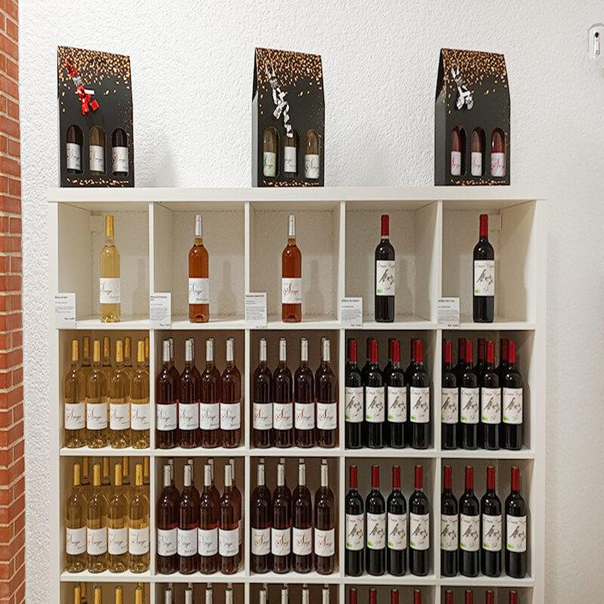 Voir la diapositive 2 : Smartbox Visite d'un domaine viticole près de perpignan avec dégustation et 6 bouteilles offertes - coffret cadeau gastronomie