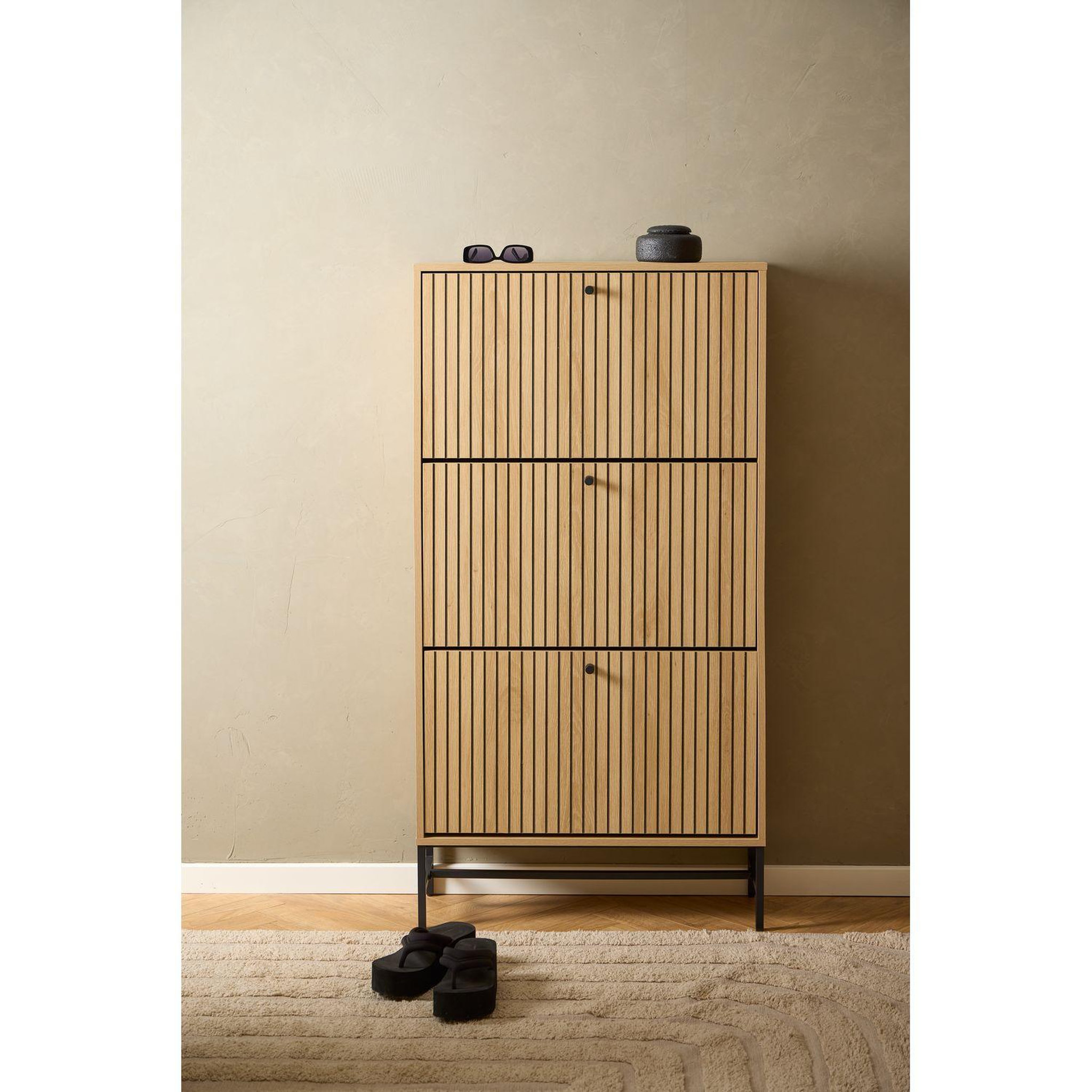 Voir la diapositive 2 : TOILINUX Meuble à chaussures 3 portes effet tasseaux baïkal - beige