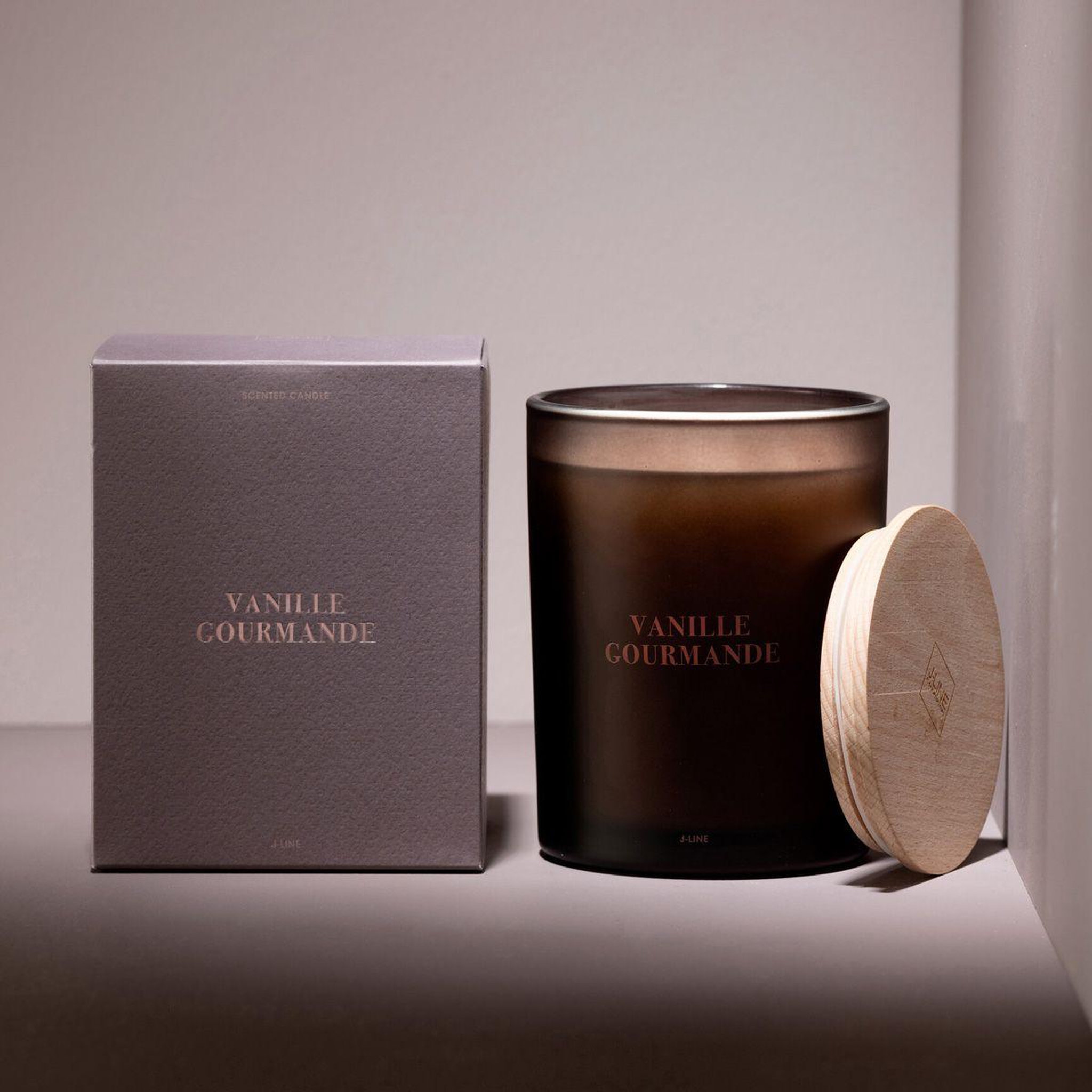 Voir la diapositive 5 : J-LINE Bougie parfumée  accords essentiels  14cm vanille gourmande