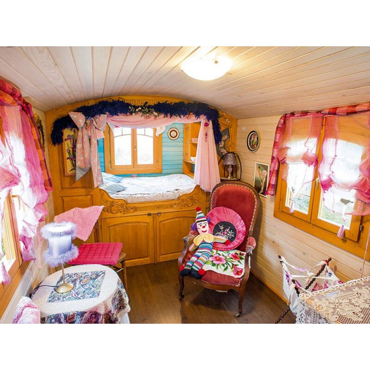 Smartbox 2 jours insolites en famille dans une roulotte ou une yourte avec repas près de Valence - Coffret Cadeau Séjour