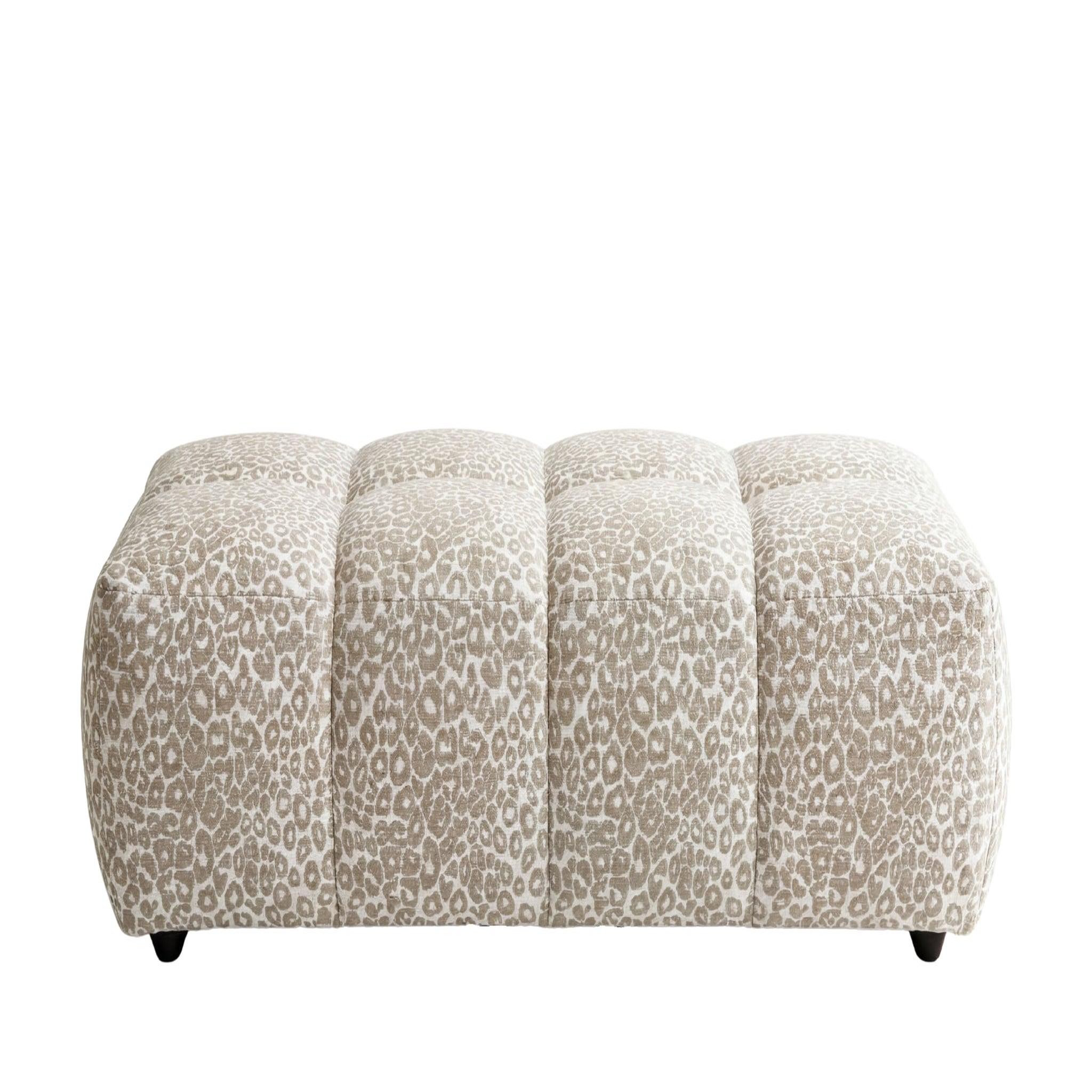 Voir la diapositive 1 : CASANOVA PARIS Alexia - pouf en tissu imprimé animalier 120x60x40