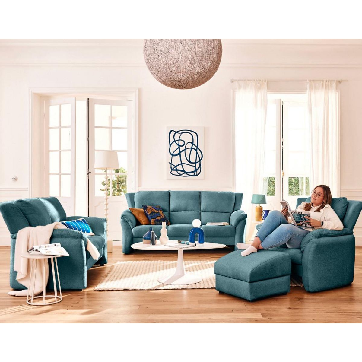 LISA DESIGN Bastille - pouf en tissu velours relief