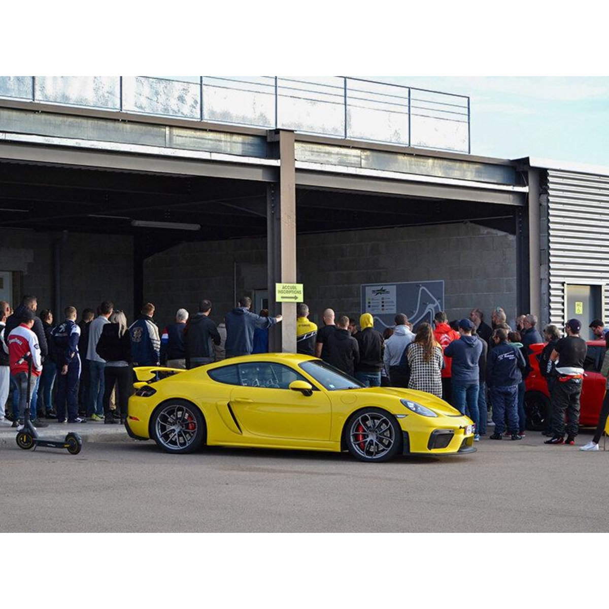 Smartbox Pilotage d'une Porsche GT4 Clubsport pendant 4 tours sur le circuit de Bresse - Coffret Cadeau Sport & Aventure
