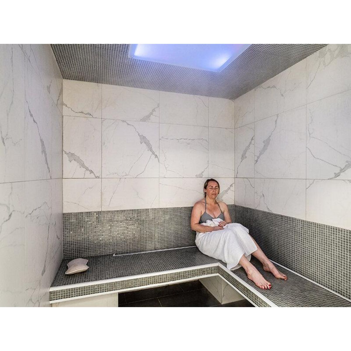 Smartbox Accès privé de 1h20 à l'espace bien-être, gommage de 40 min et massage de 30 min à Amiens - Coffret Cadeau Bien-être