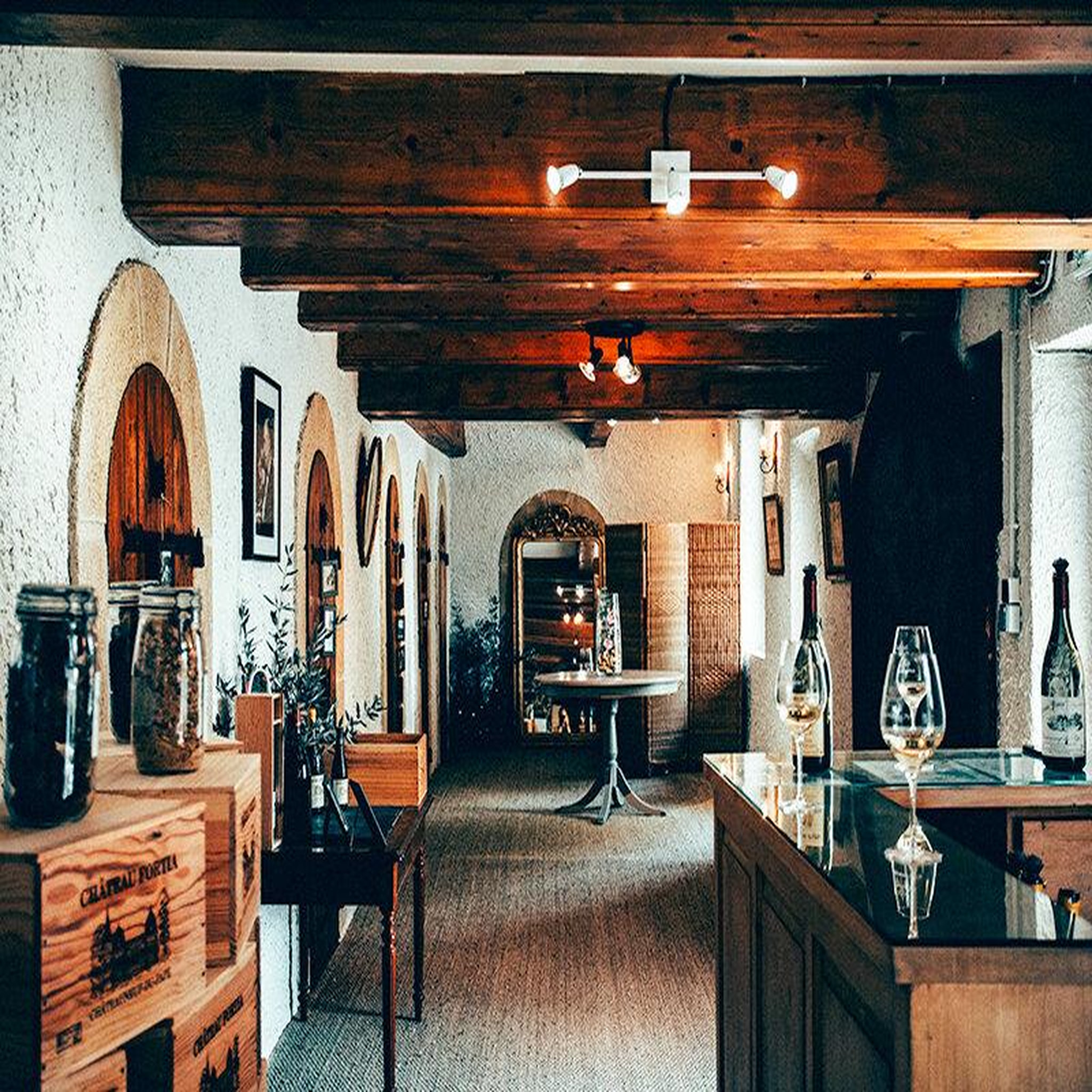 Voir la diapositive 2 : Smartbox Visite d'une cave à châteauneuf-du-pape avec dégustation de 4 vins et 1 bouteille offerte - coffret cadeau gastronomie