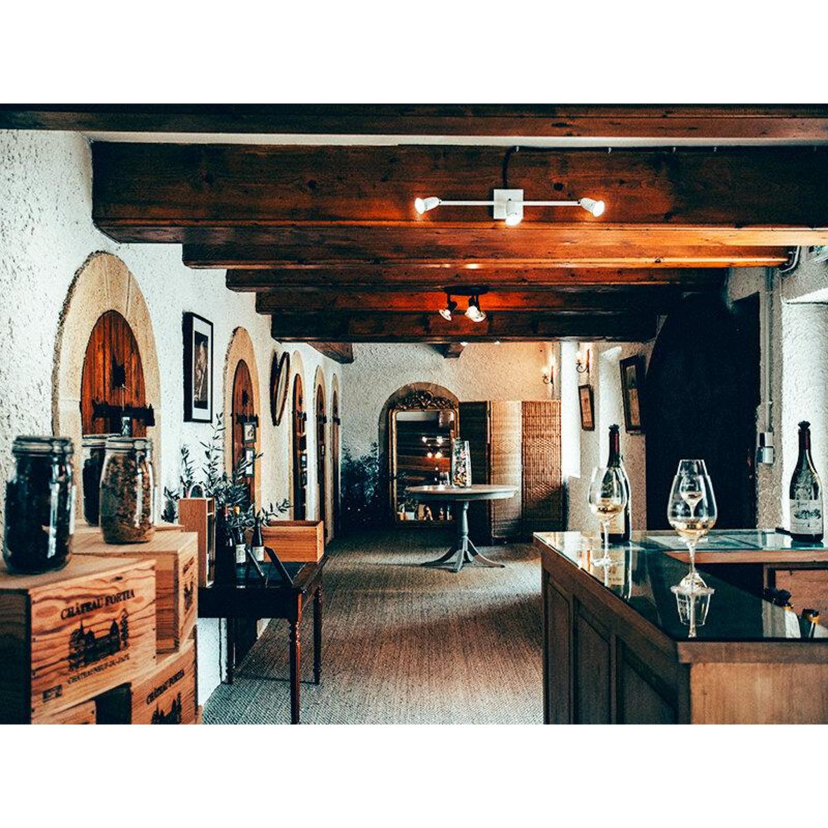 Smartbox Visite d'une cave à Châteauneuf-du-Pape avec dégustation de 4 vins et 1 bouteille offerte - Coffret Cadeau Gastronomie