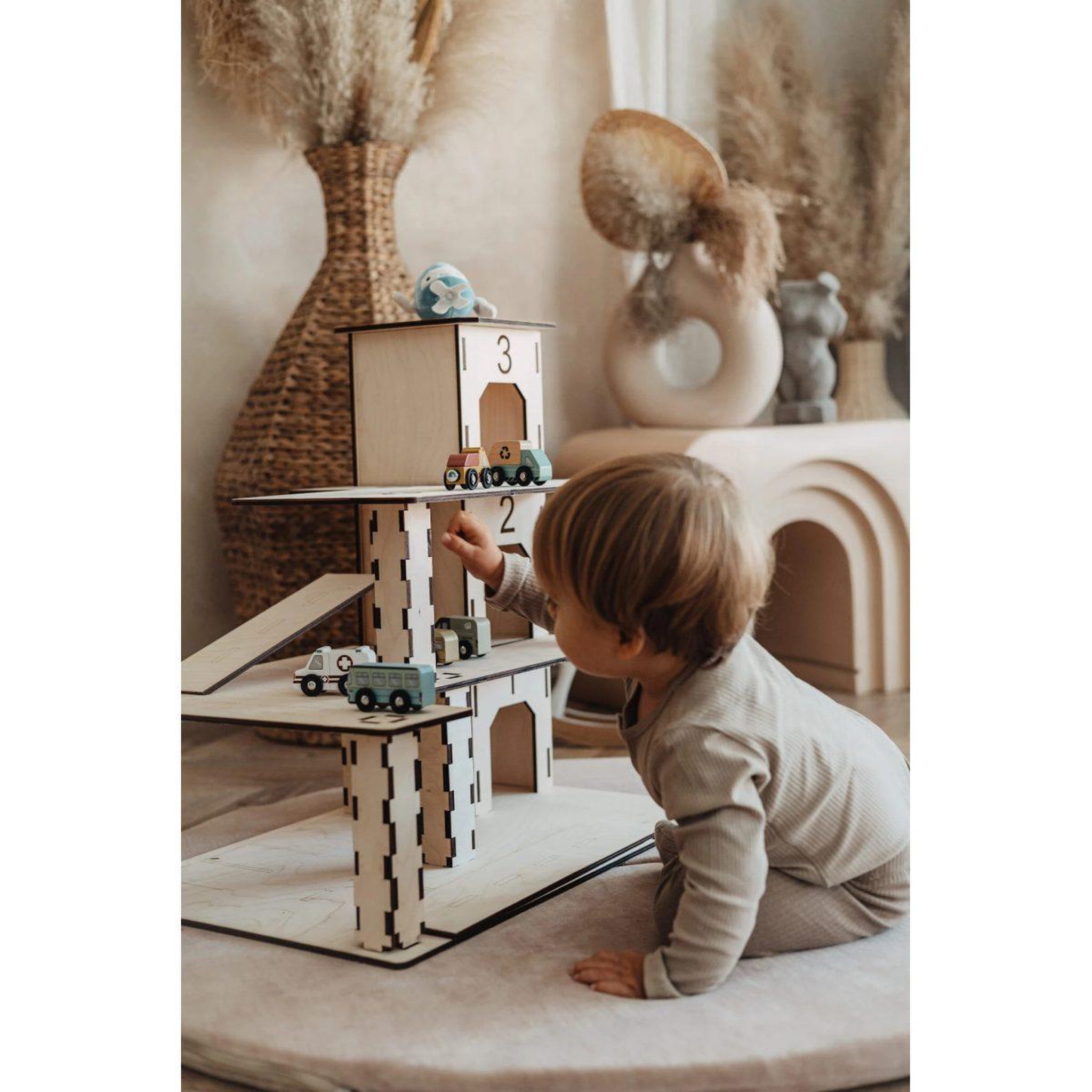 Voir la diapositive 3 : MONIO FOR KIDS Garage en bois 3 niveaux en contreplaqué de bouleau