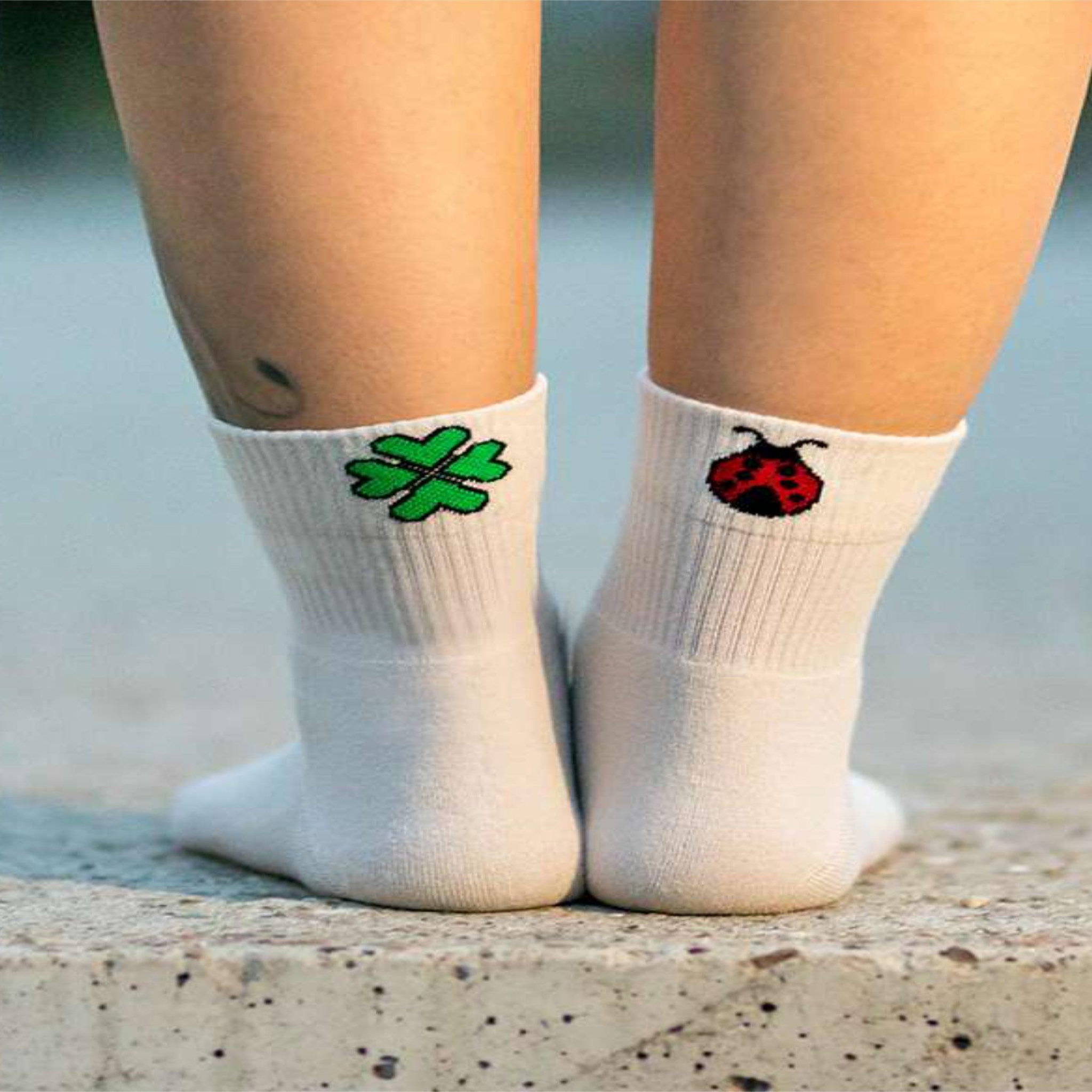Voir la diapositive 2 : PIRIN HILL Chaussettes courtes active day écrues trèfle & coccinelle