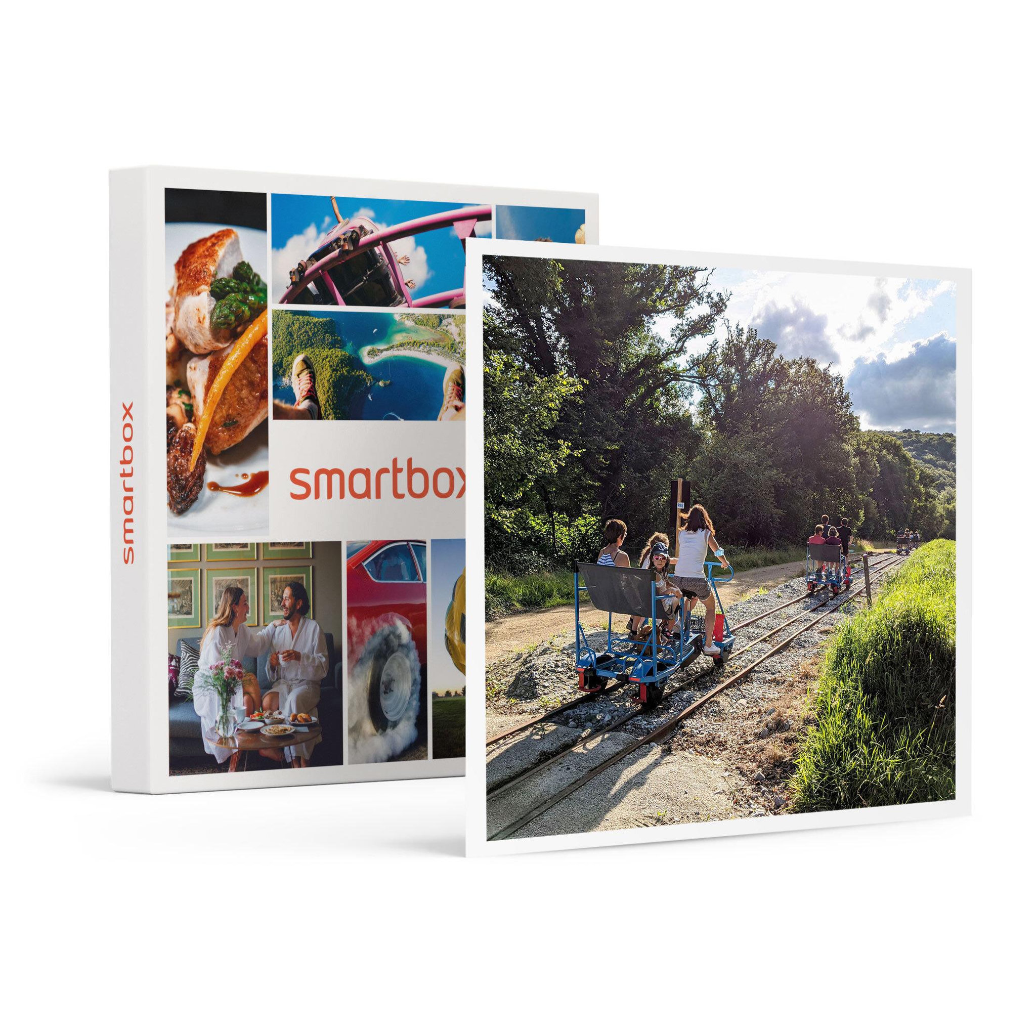 Voir la diapositive 1 : Smartbox Journée à la campagne : 10 km en vélorail au sud de Saint-Brieuc pour 4 personnes - Coffret Cadeau Sport & Aventure