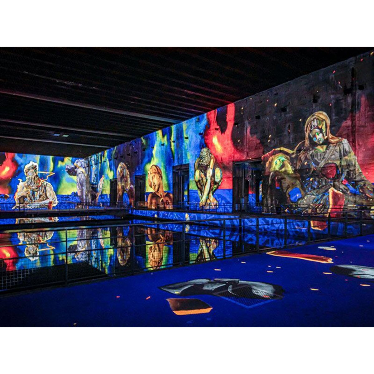 Smartbox Journée à Bordeaux : 1 entrée adulte pour les Bassins des Lumières - Coffret Cadeau Sport & Aventure