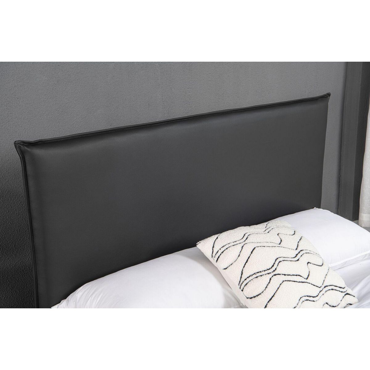 CONCEPT USINE Lit design 160x200 cm en similicuir noir CHESTER