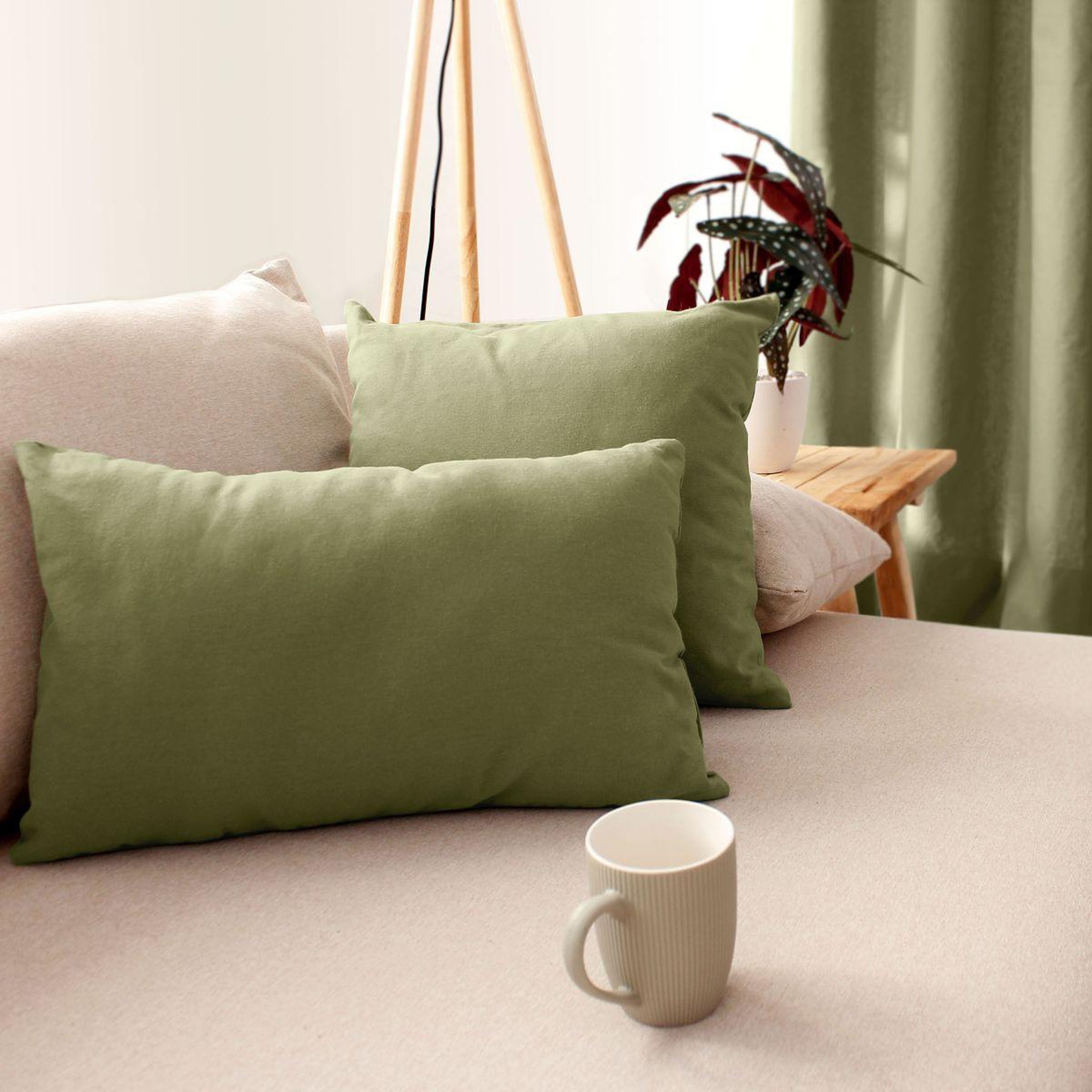 Voir la diapositive 2 : ENJOY HOME Coussin déco uni  panama  30x50cm vert olive