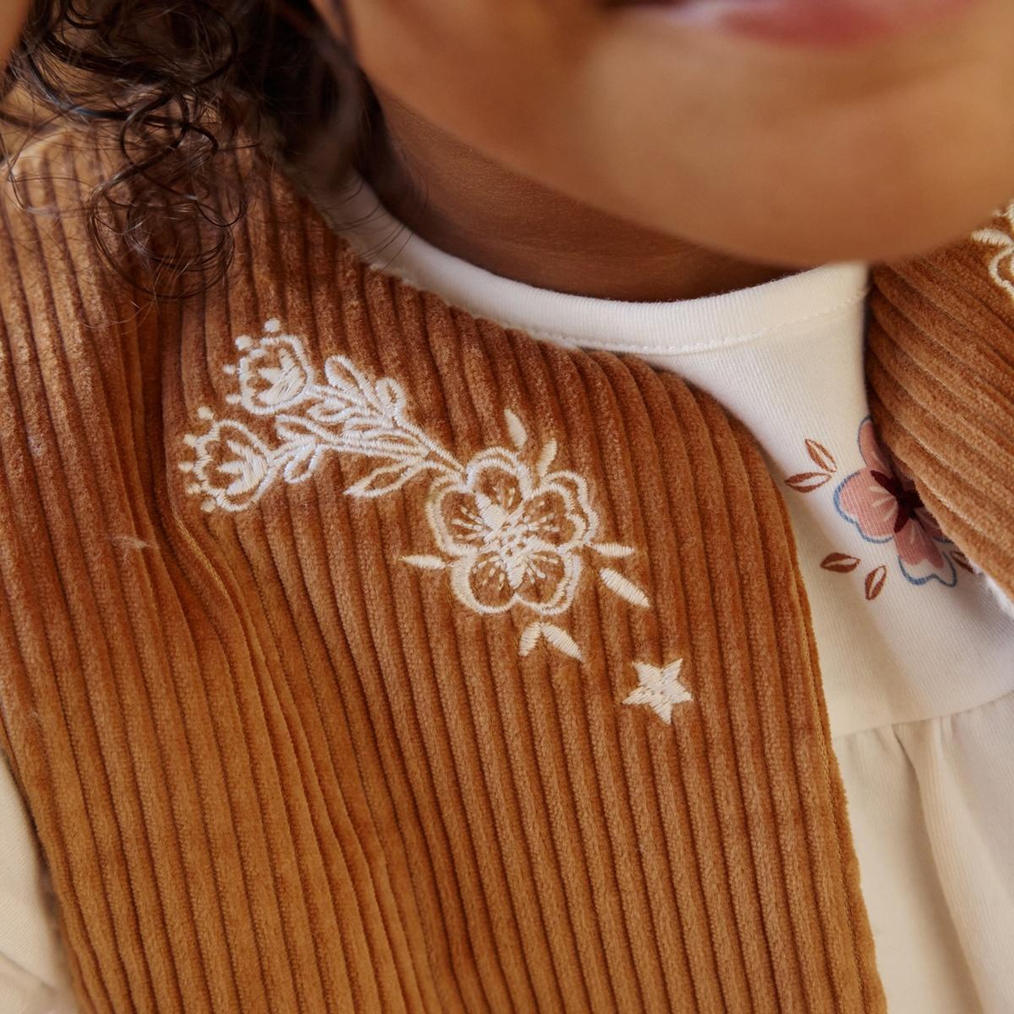 Voir la diapositive 5 : PETIT BEGUIN Veste sans manches enfant réversible en sherpa cléo