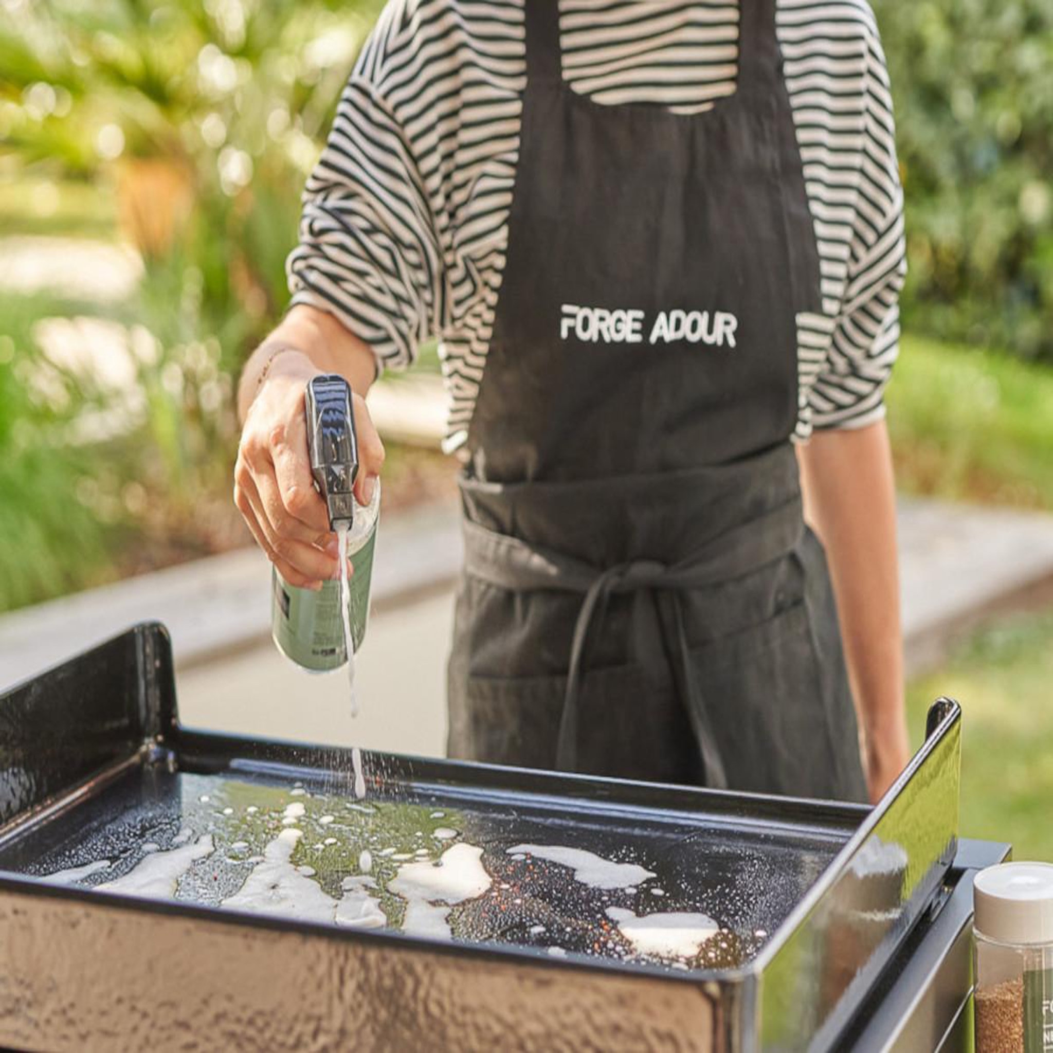 Voir la diapositive 2 : FORGE ADOUR Dégraissant pour plancha net eco 500ml