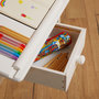 Voir la diapositive 5 : IDIMEX Bureau enfant écolier junior FLEXI table à dessin réglable en hauteur et pupitre inclinable avec 1 tiroir en pin massif lasuré blanc