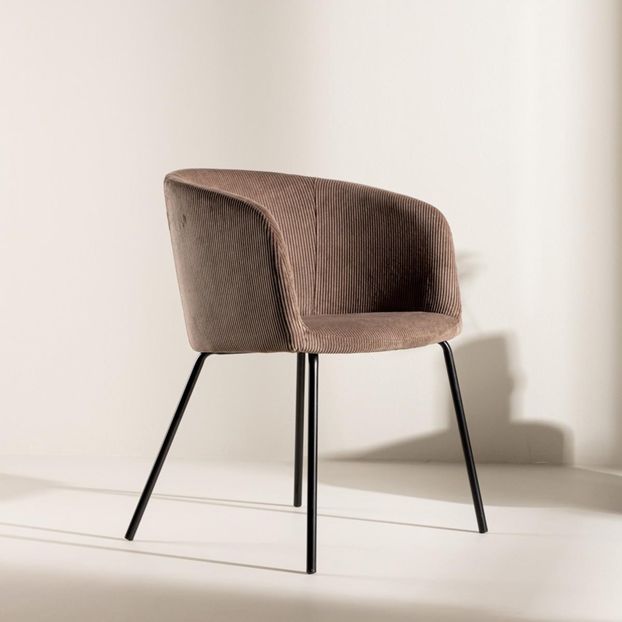 Voir la diapositive 6 : Paris Prix Chaise en velours côtelé  berit  78cm marron