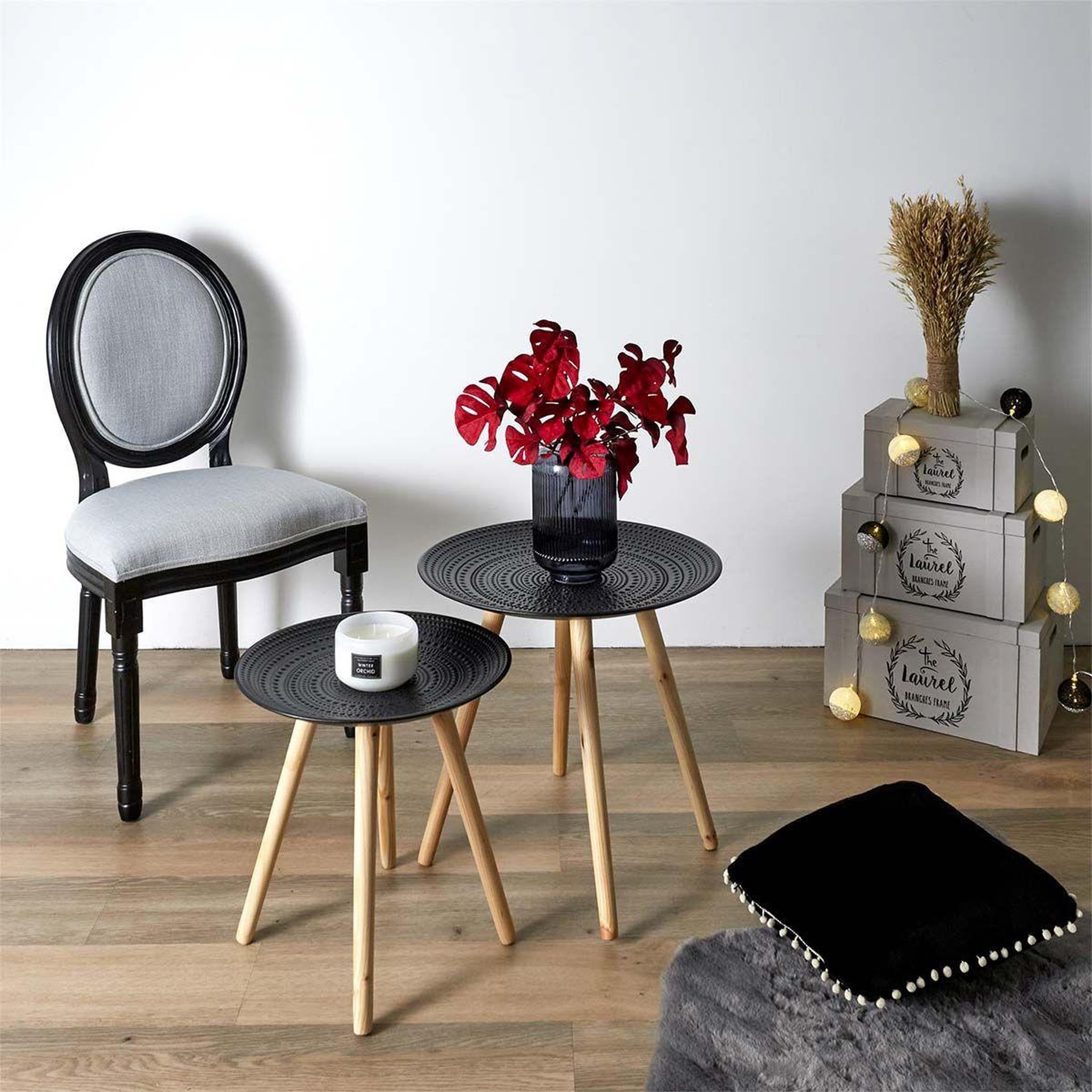 Voir la diapositive 6 : The Home Deco Factory Lot de 2 tables gigognes  relief  49cm noir