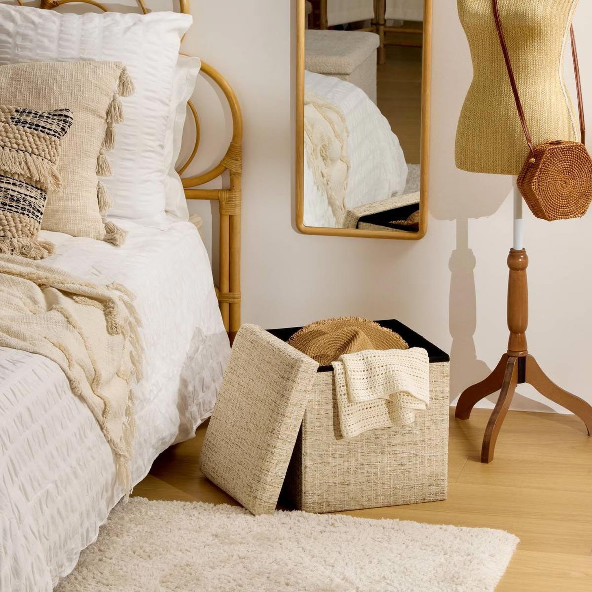 Voir la diapositive 4 : ATMOSPHERA Pouf coffre pliable  olma  38cm crème