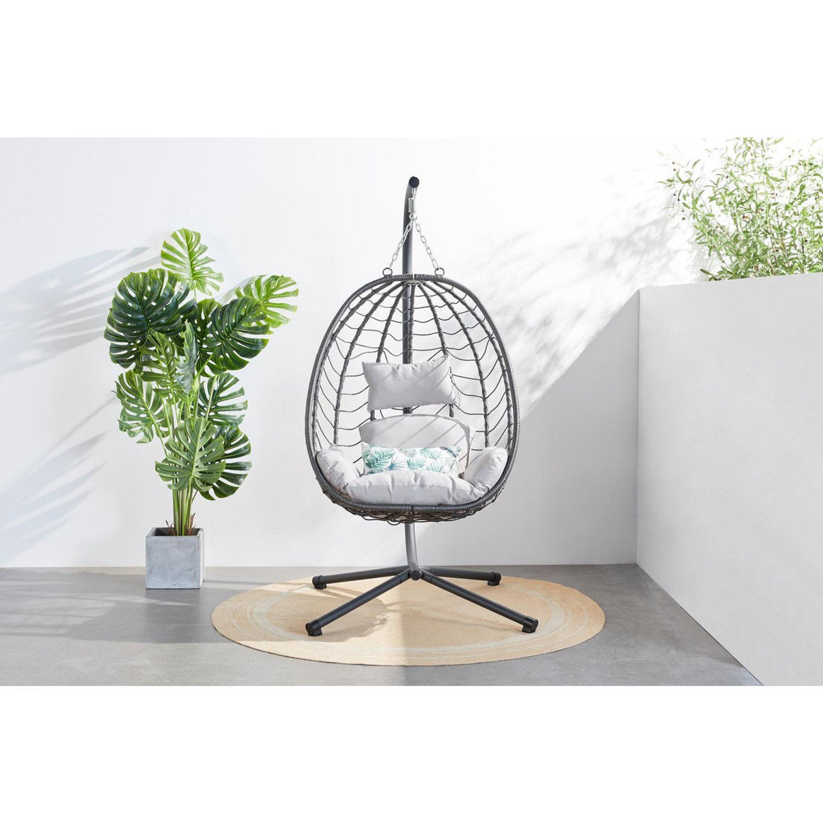 CONCEPT USINE Fauteuil suspendu en résine effet rotin gris LIMA