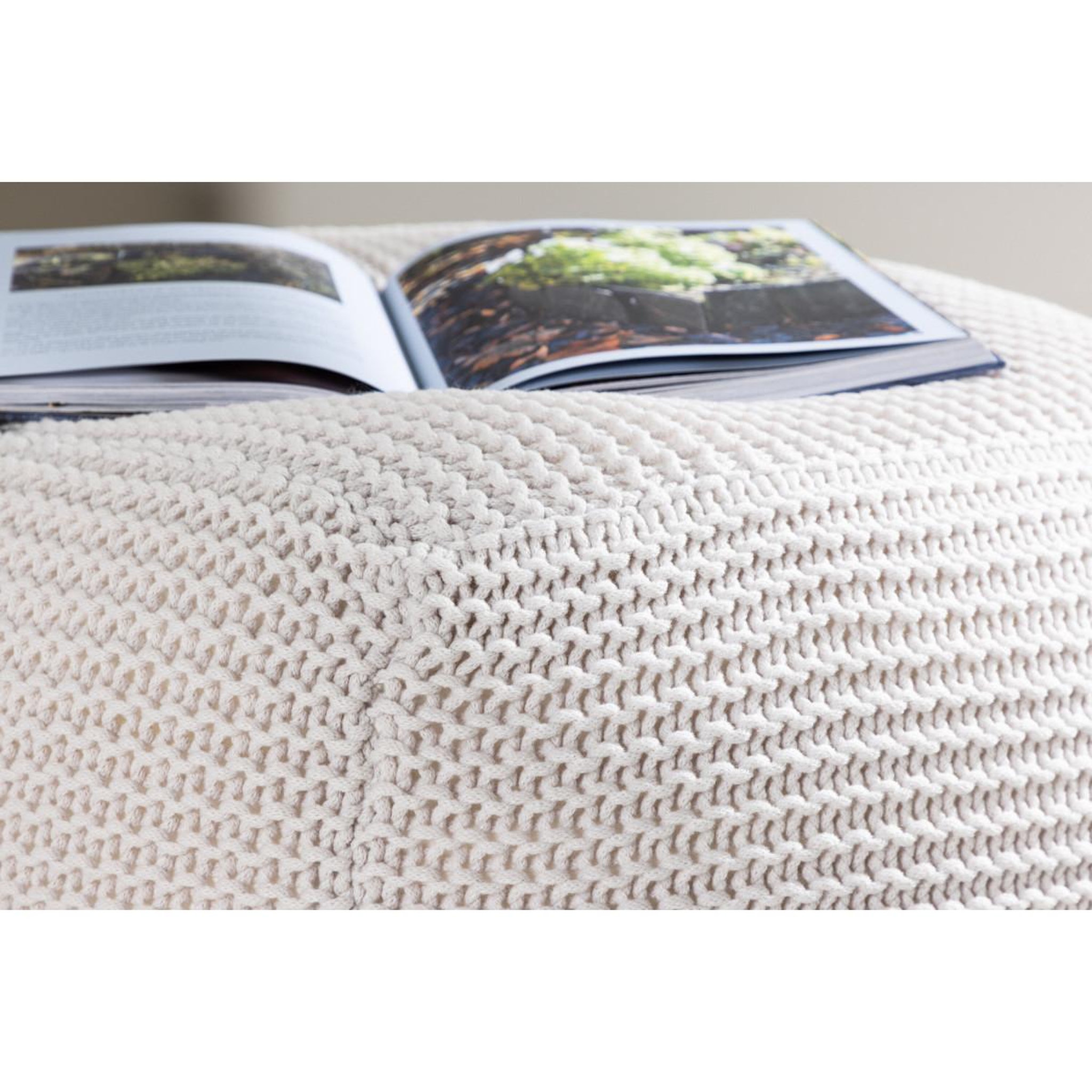 Voir la diapositive 6 : Paris Prix Pouf effet crochet  luca  60cm crème