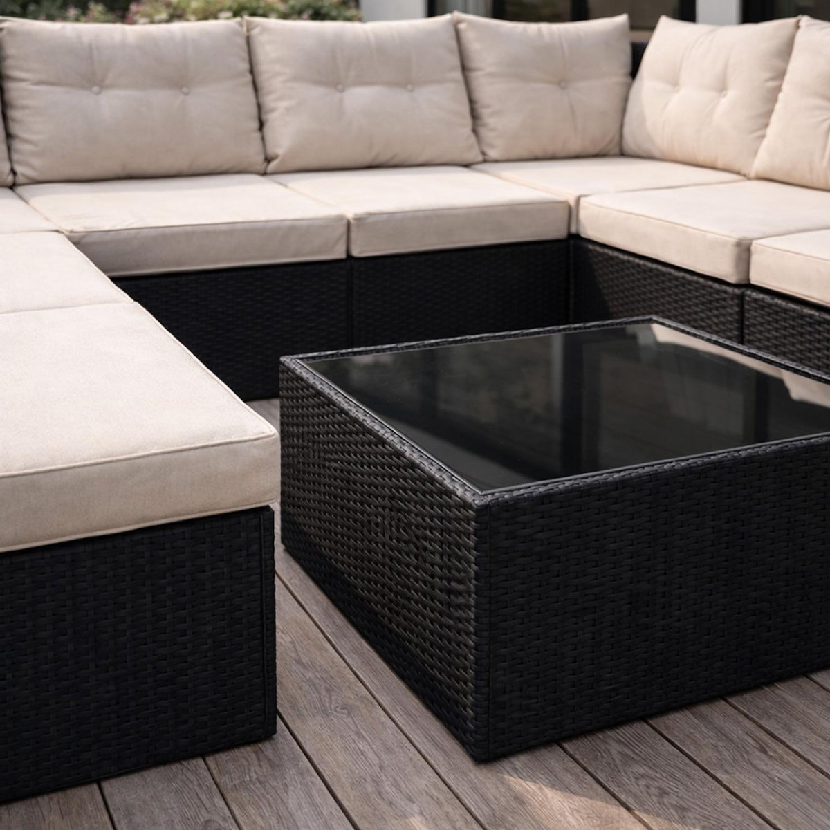 CONCEPT USINE Salon de jardin 8 places en résine tressée noir et beige YANUCA