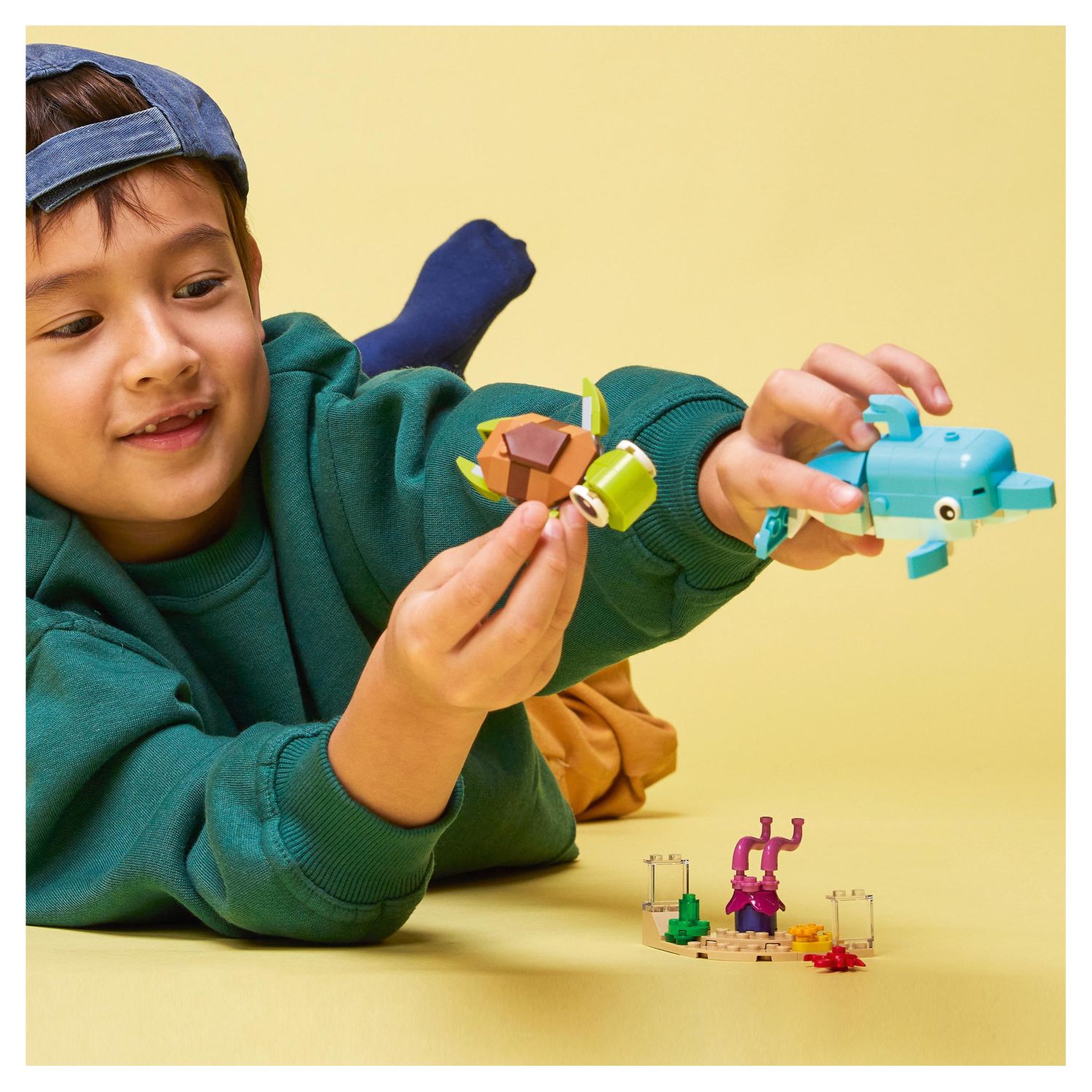 Voir la diapositive 8 : LEGO Creator 31128 - Le Dauphin et la Tortue