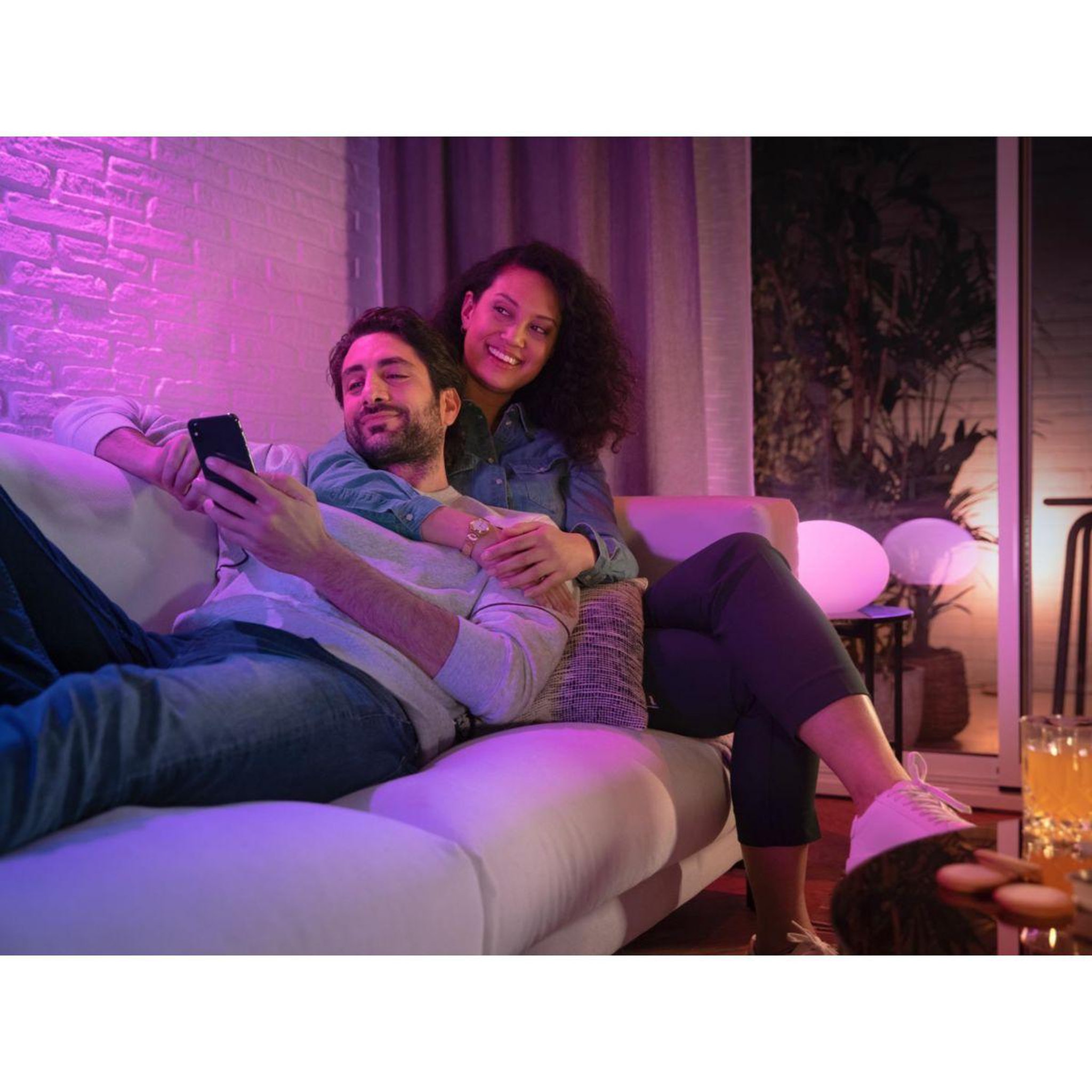 Voir la diapositive 2 : Philips Ampoule LED connectée HUE W&C GU10 5.7W x2