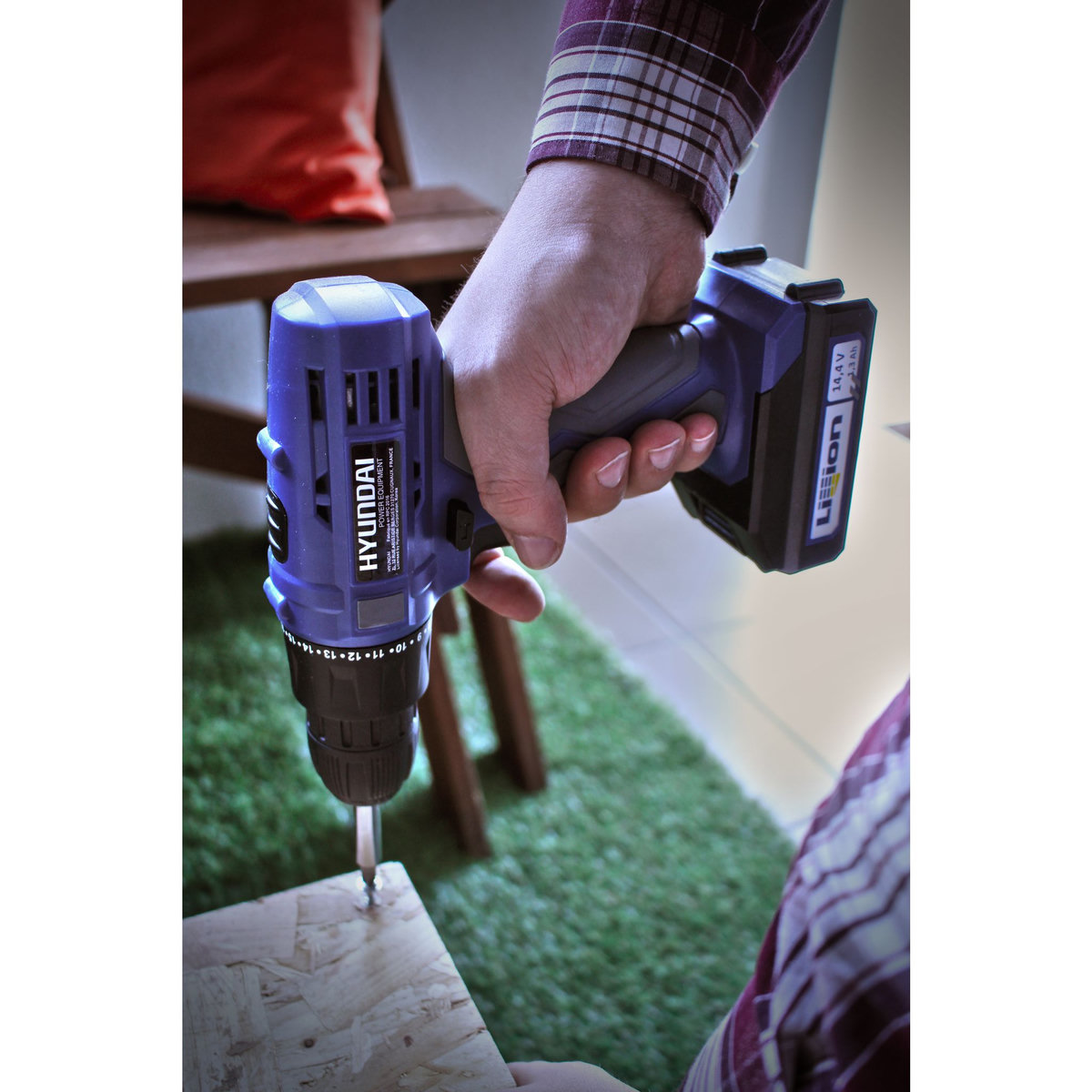 HYUNDAI Perceuse - Visseuse sans fil 18V Lithium + Coffret 70 accessoires