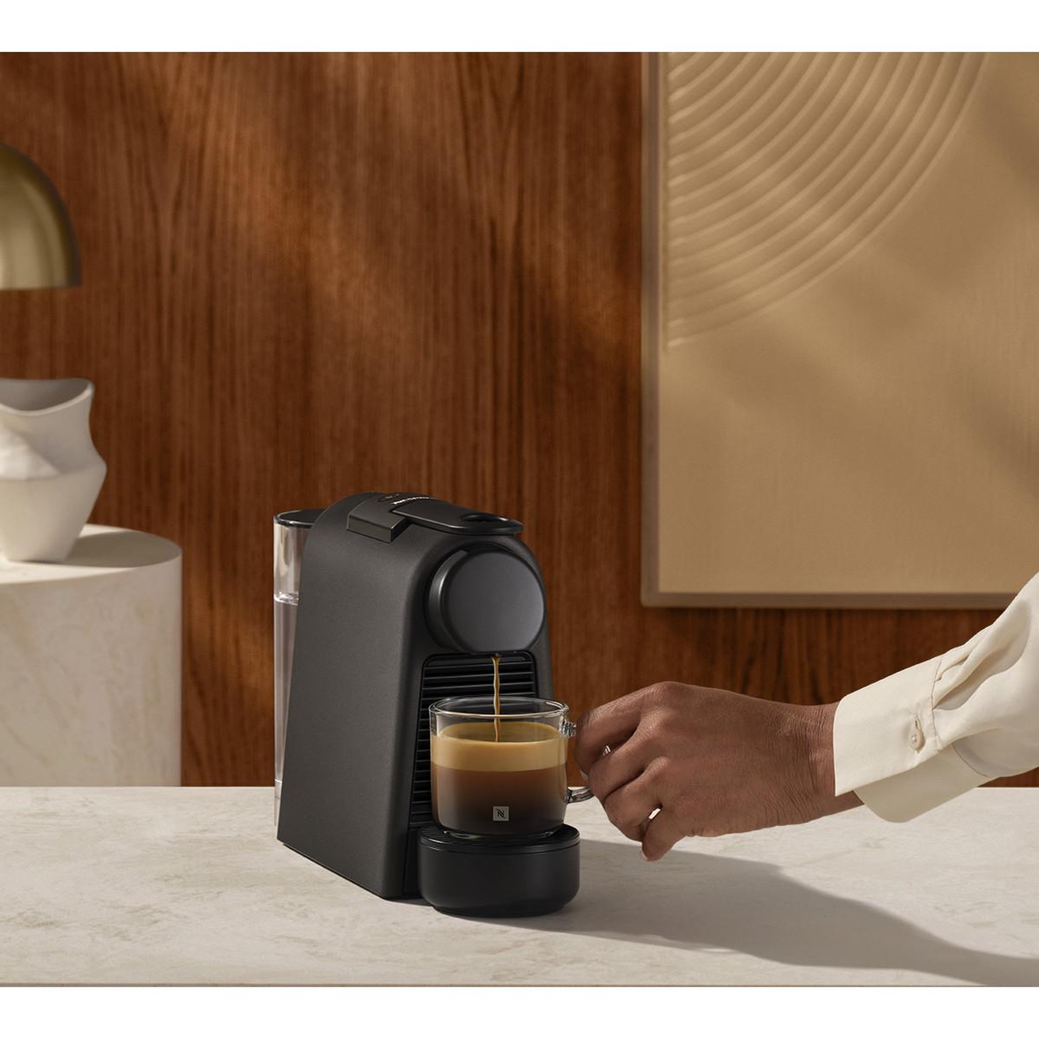 Voir la diapositive 3 : DELONGHI De'longhi essenza mini semi-automatique cafetière à dosette 0,6 l
