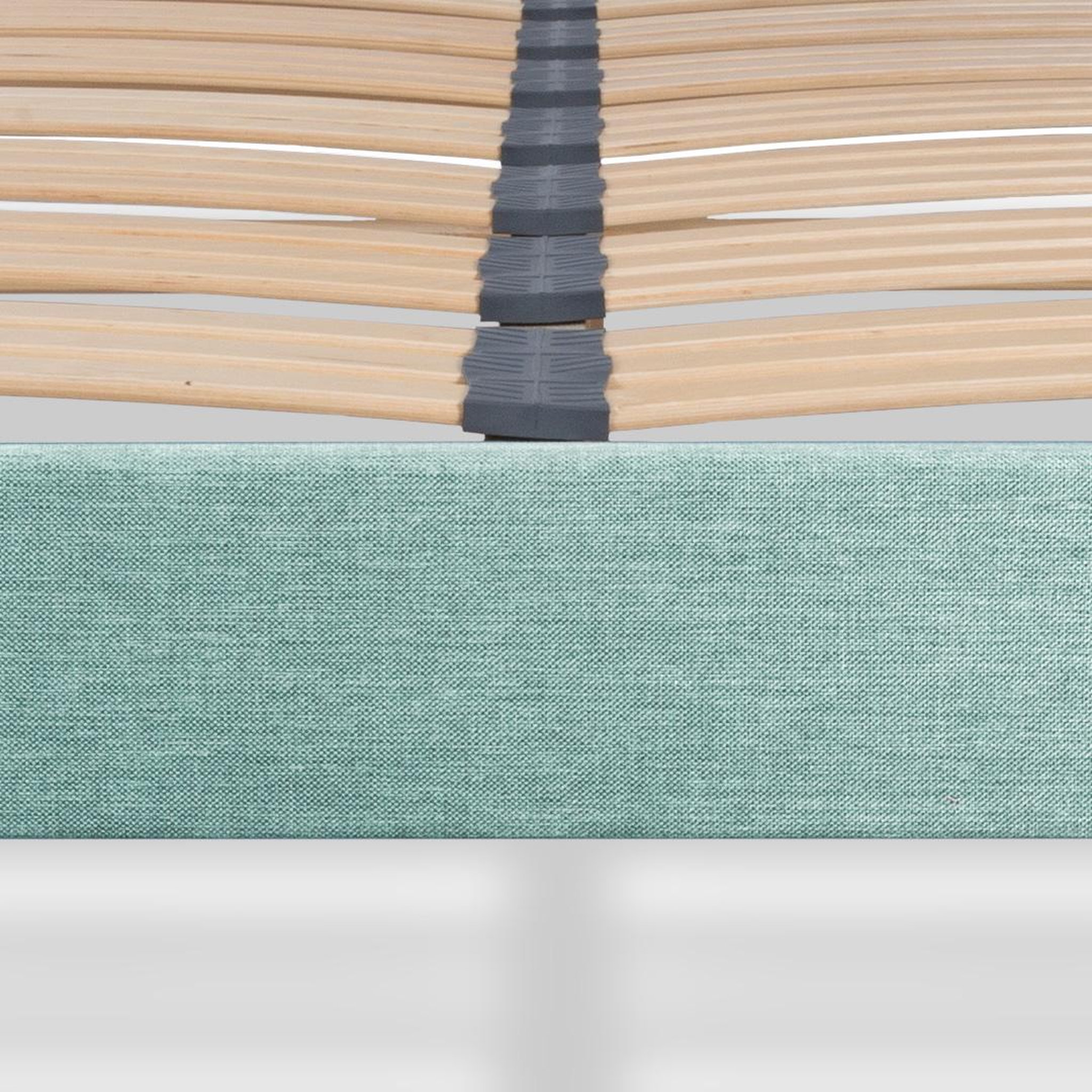 Voir la diapositive 4 : BELLECOUR Bellecour literie | sommier à lattes en bois lumiere | coloris vert pastel | livré en kit