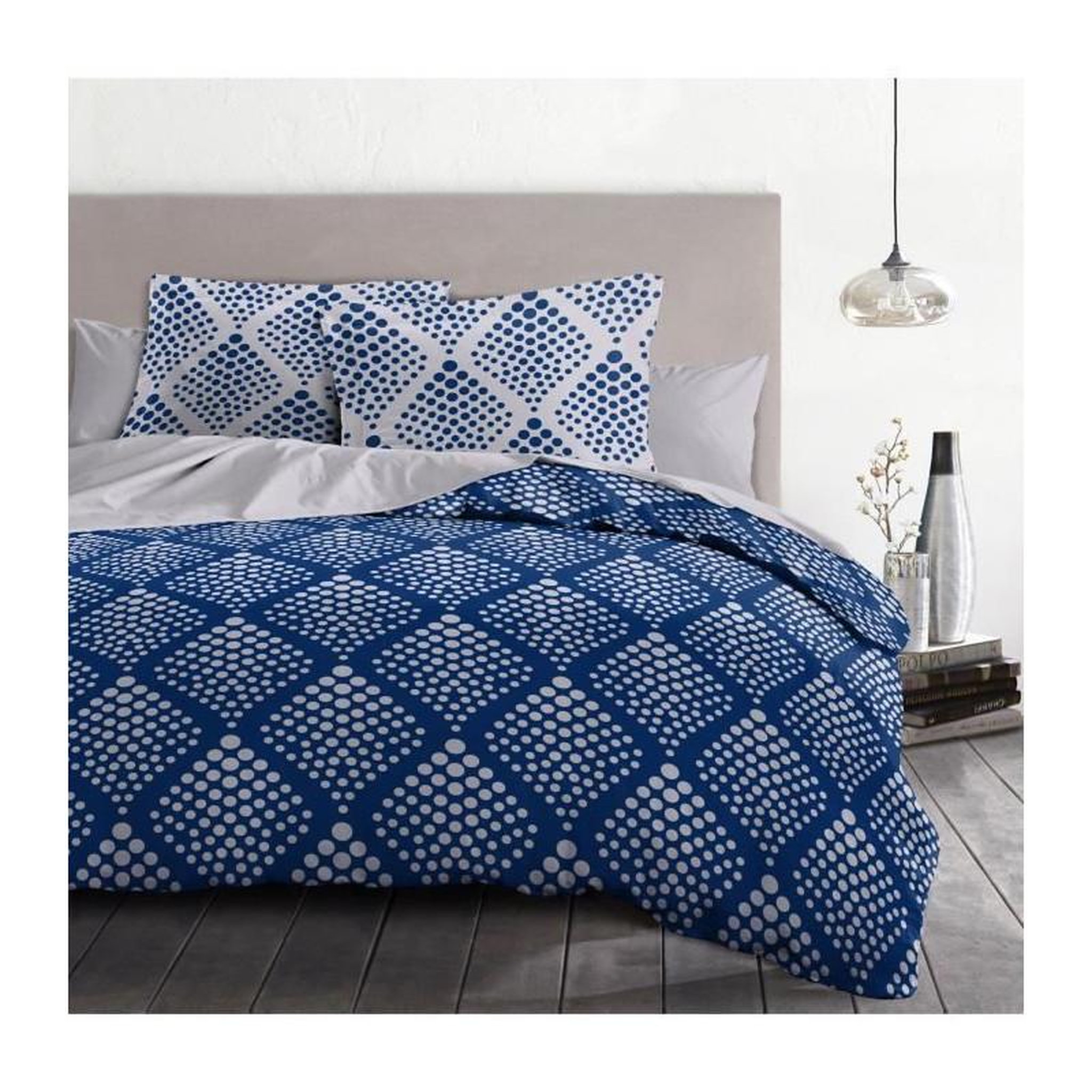 Voir la diapositive 3 : HOME LINGE PASSION Parure de couette 240x260 cm HOME LINGE PASSION FIBULA : Housse de couette + 2 taies d'oreiller - 100% Coton 57 Fils - Bleu
