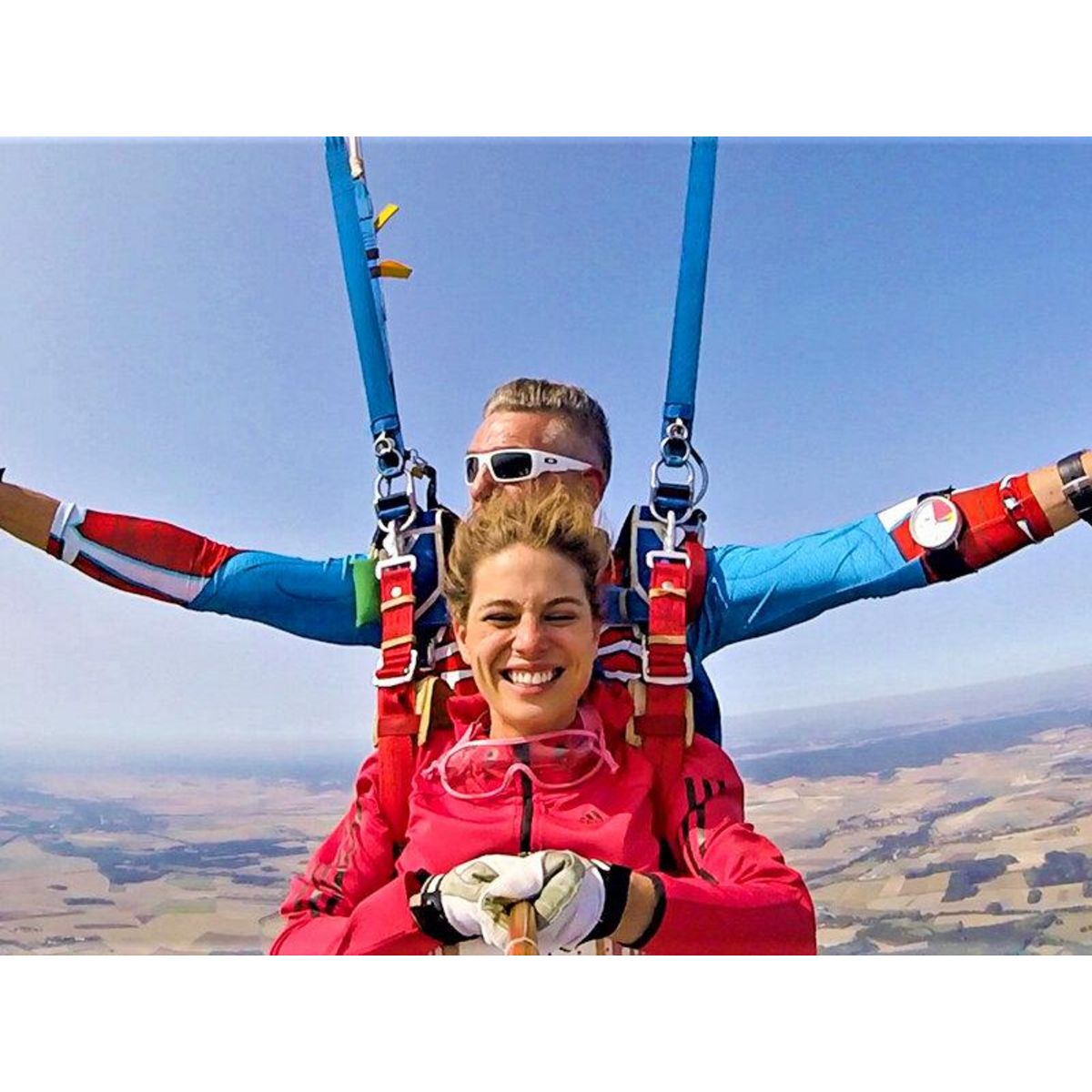 Smartbox Saut en parachute à 4 000 mètres d'altitude entre Auxerre et Troyes - Coffret Cadeau Sport & Aventure