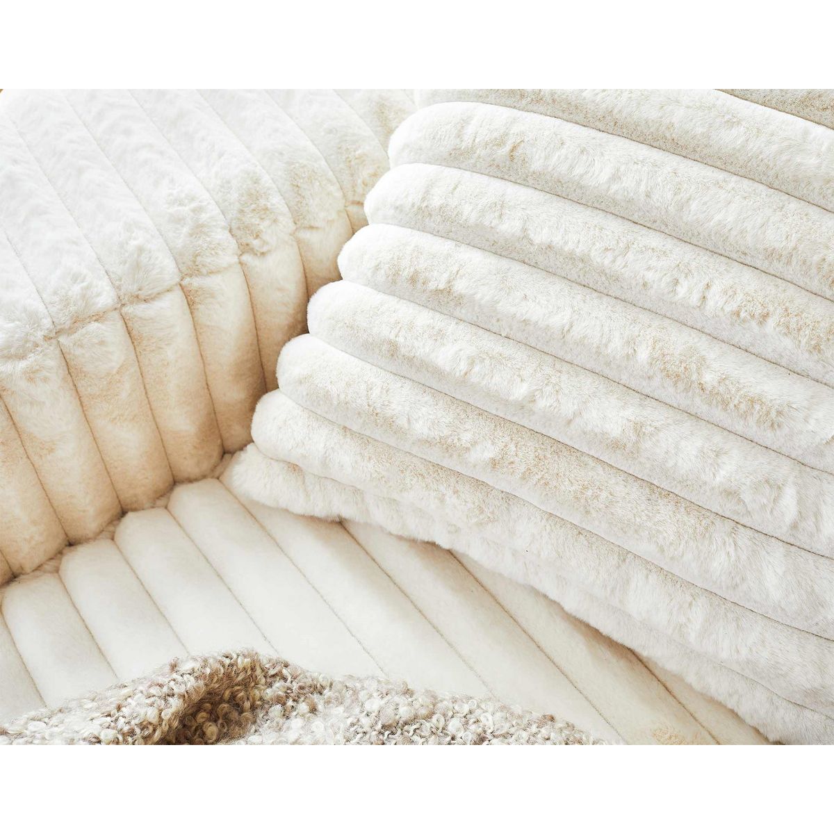 LISA DESIGN Laponie - canapé d'angle gauche - 4 places - en fausse fourrure côtelée