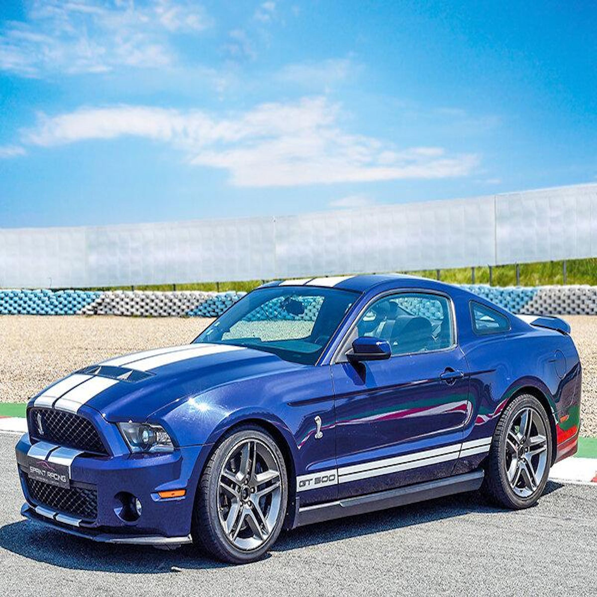 Smartbox Stage de pilotage : 5 tours sur le circuit de Croix-en-Ternois en Ford Mustang Shelby GT500 - Coffret Cadeau Sport & Aventure
