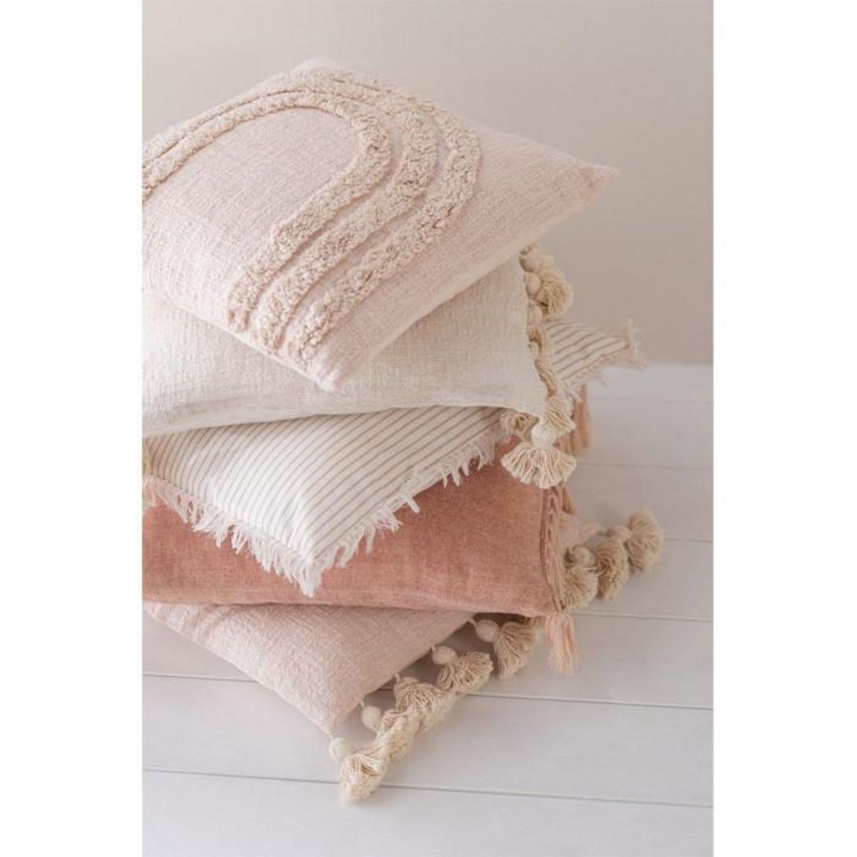 Paris Prix Coussin Déco Pompons  Bella  48x48cm Pêche