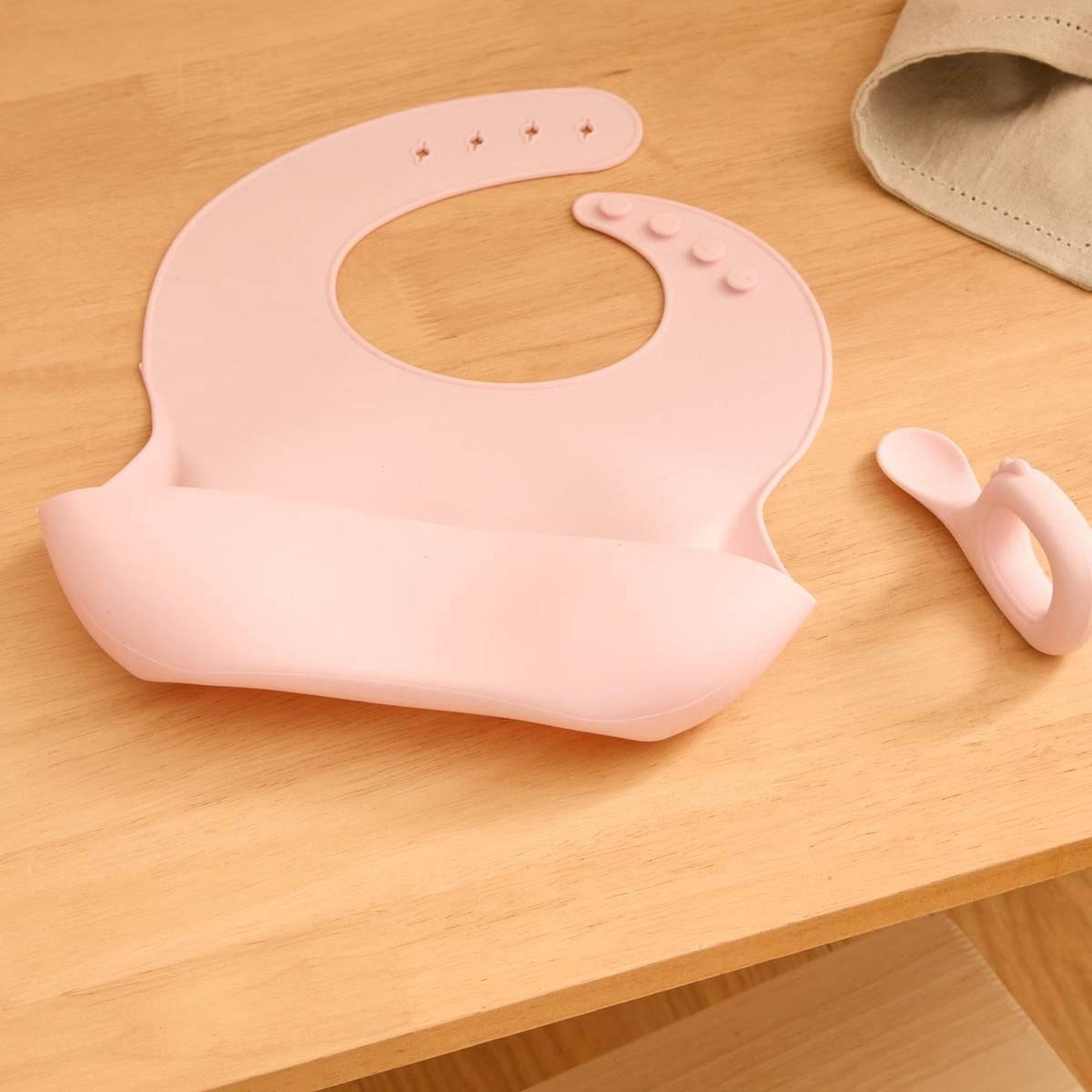 Voir la diapositive 2 : Atmosphera Kids Set bavoir & cuillère en silicone  yum  26cm rose