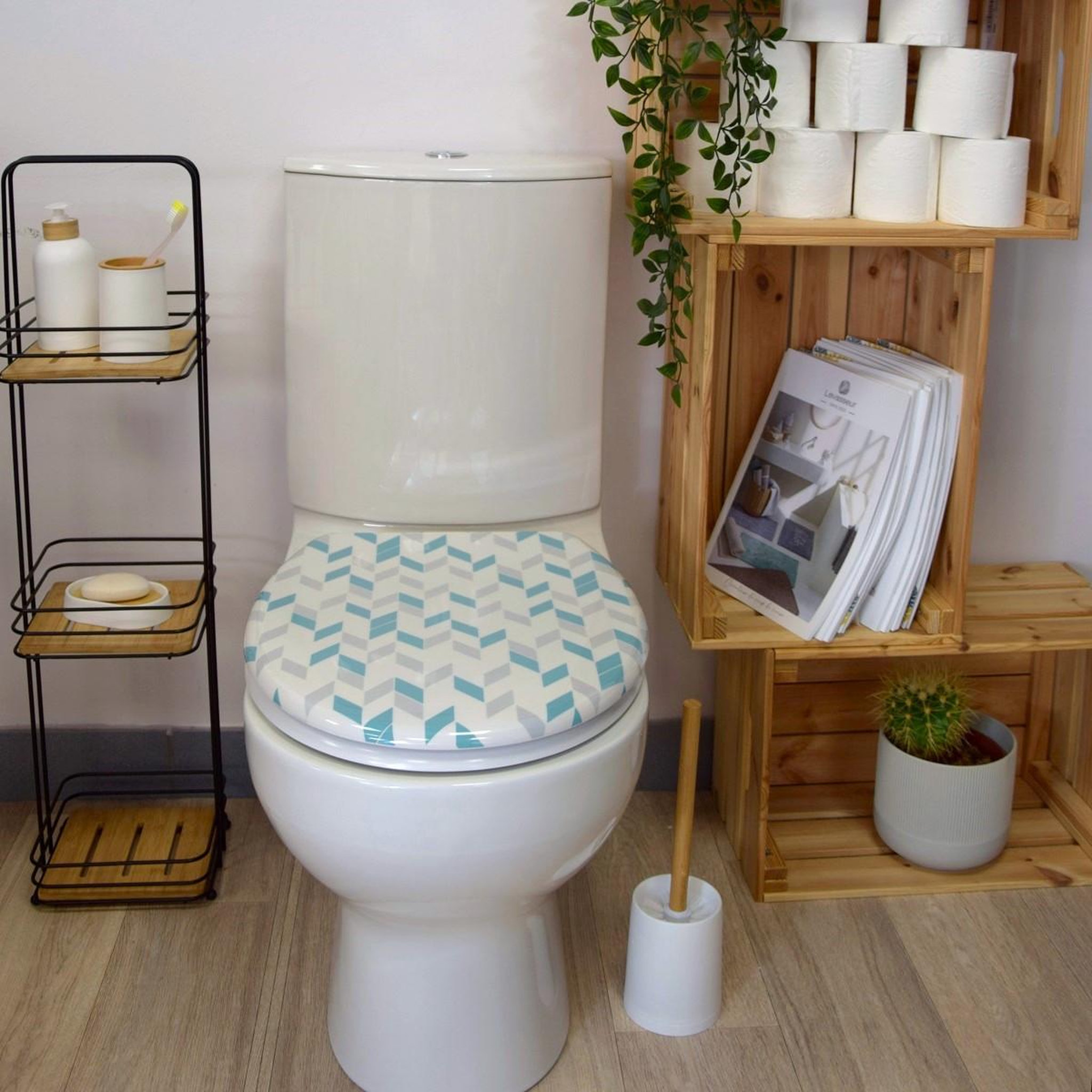 Voir la diapositive 2 : GUY LEVASSEUR Abattant wc thermodur géométrique scandi