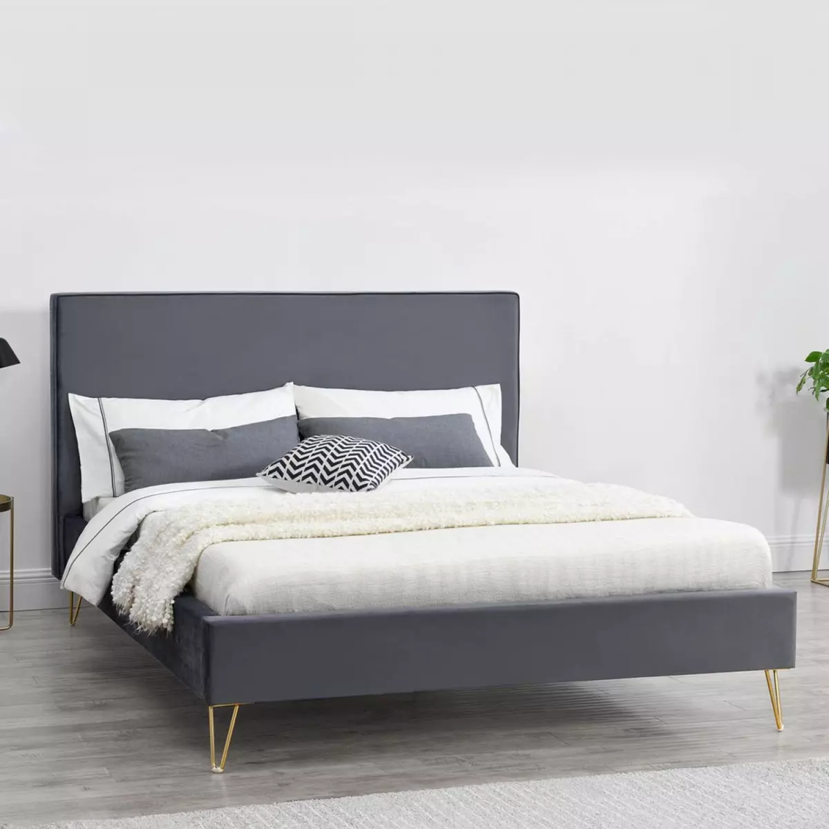 CONCEPT USINE Cadre de lit en velours gris & pieds laiton 160x200 cm RIVERSIDE