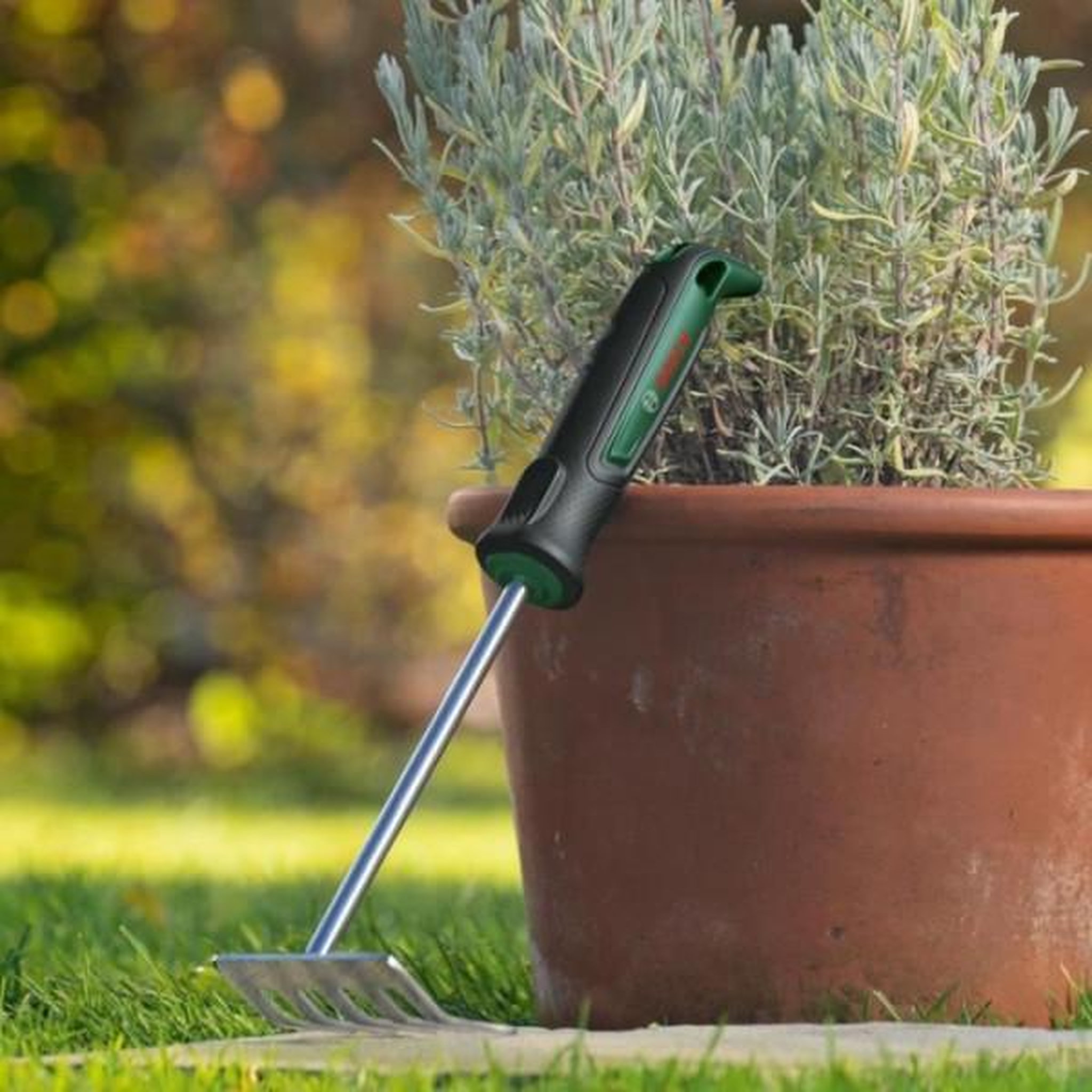 Voir la diapositive 2 : BOSCH Rateau a main Bosch - acier inoxydable