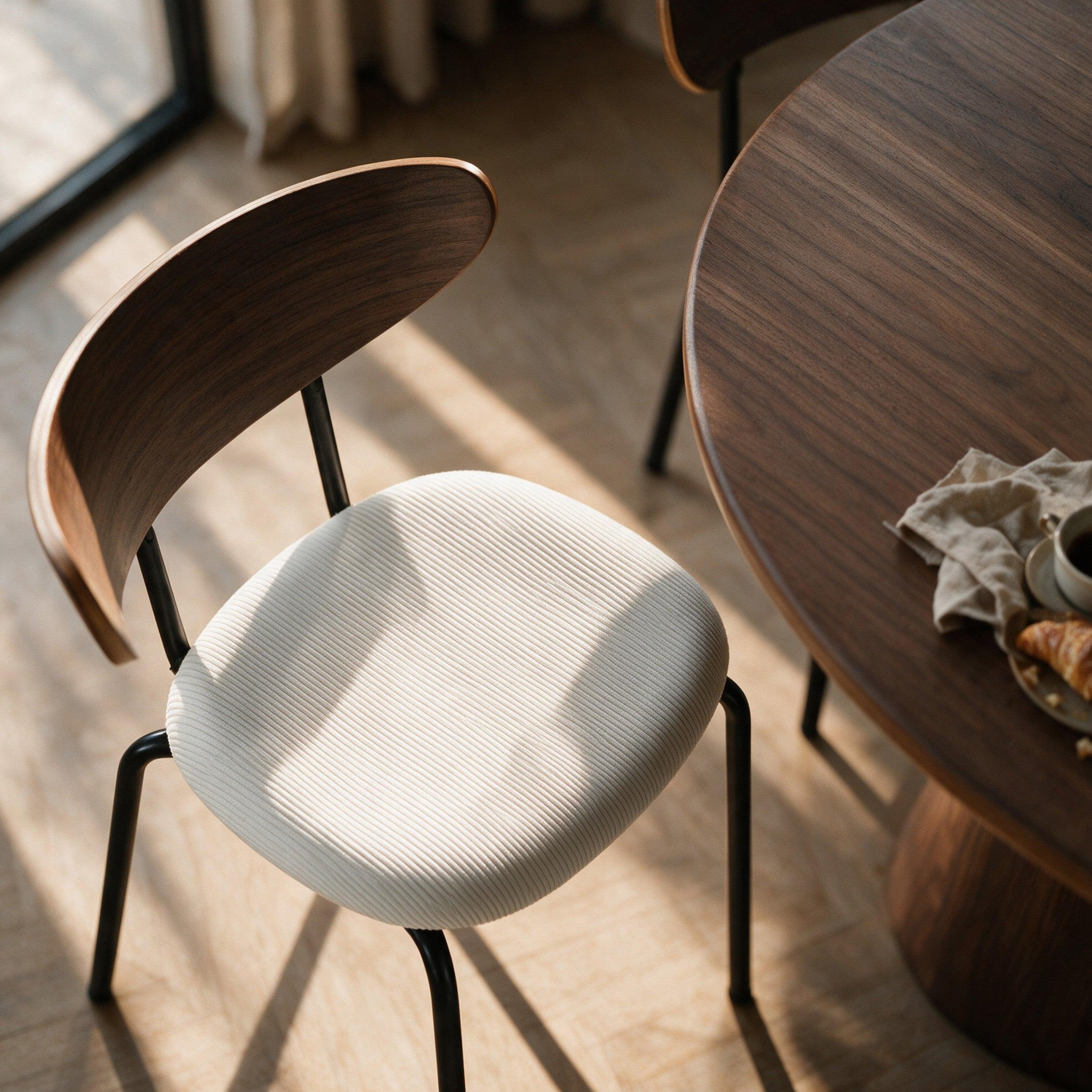 Voir la diapositive 6 : MAISON PAVANE Lot de 2 chaises en velours côtelé blanc crème et dossier en bois-jade