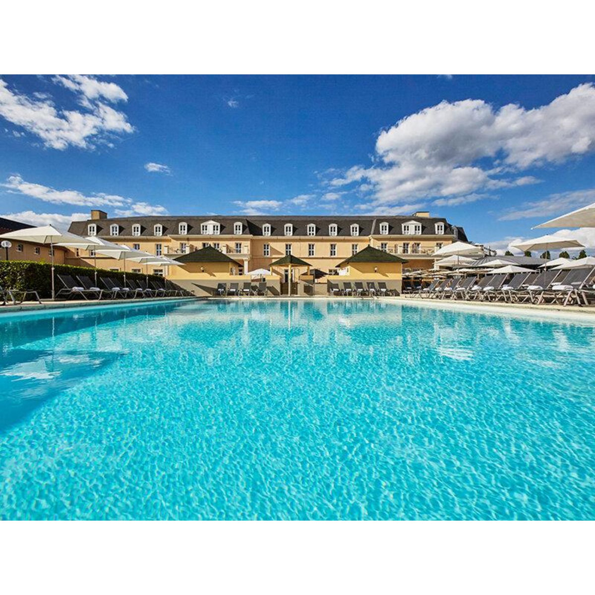 Smartbox 2 jours à l'hôtel Mercure 4* de Chantilly avec accès à l'espace détente et promenade équestre - Coffret Cadeau Séjour