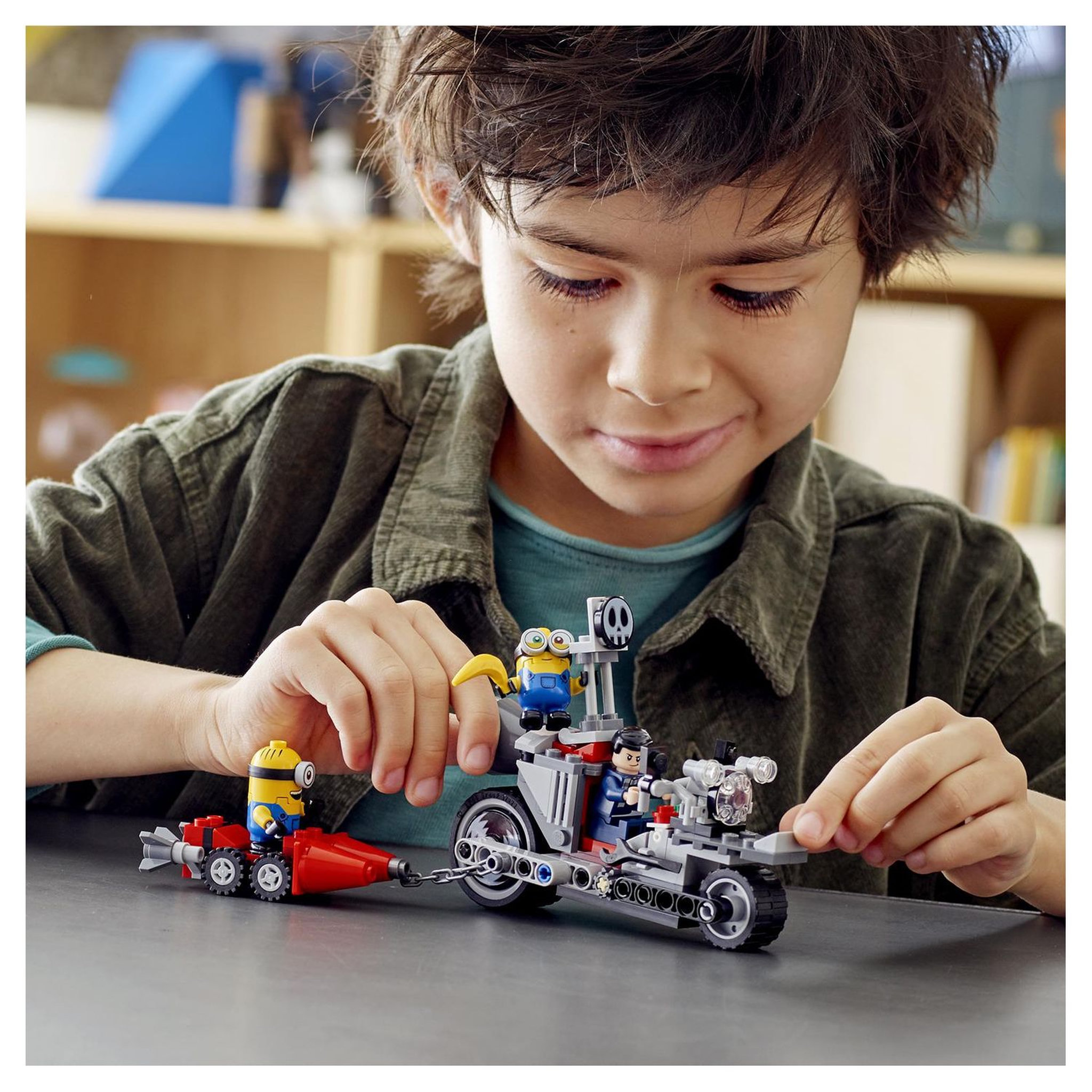 Voir la diapositive 6 : LEGO Minions 75549 Minions Course-poursuite en moto